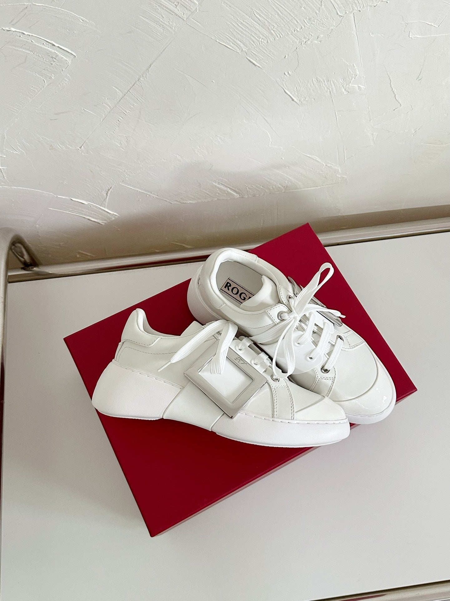 R-Sneakers