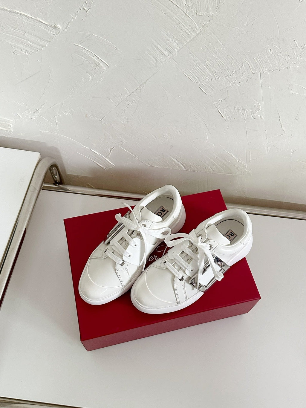 R-Sneakers
