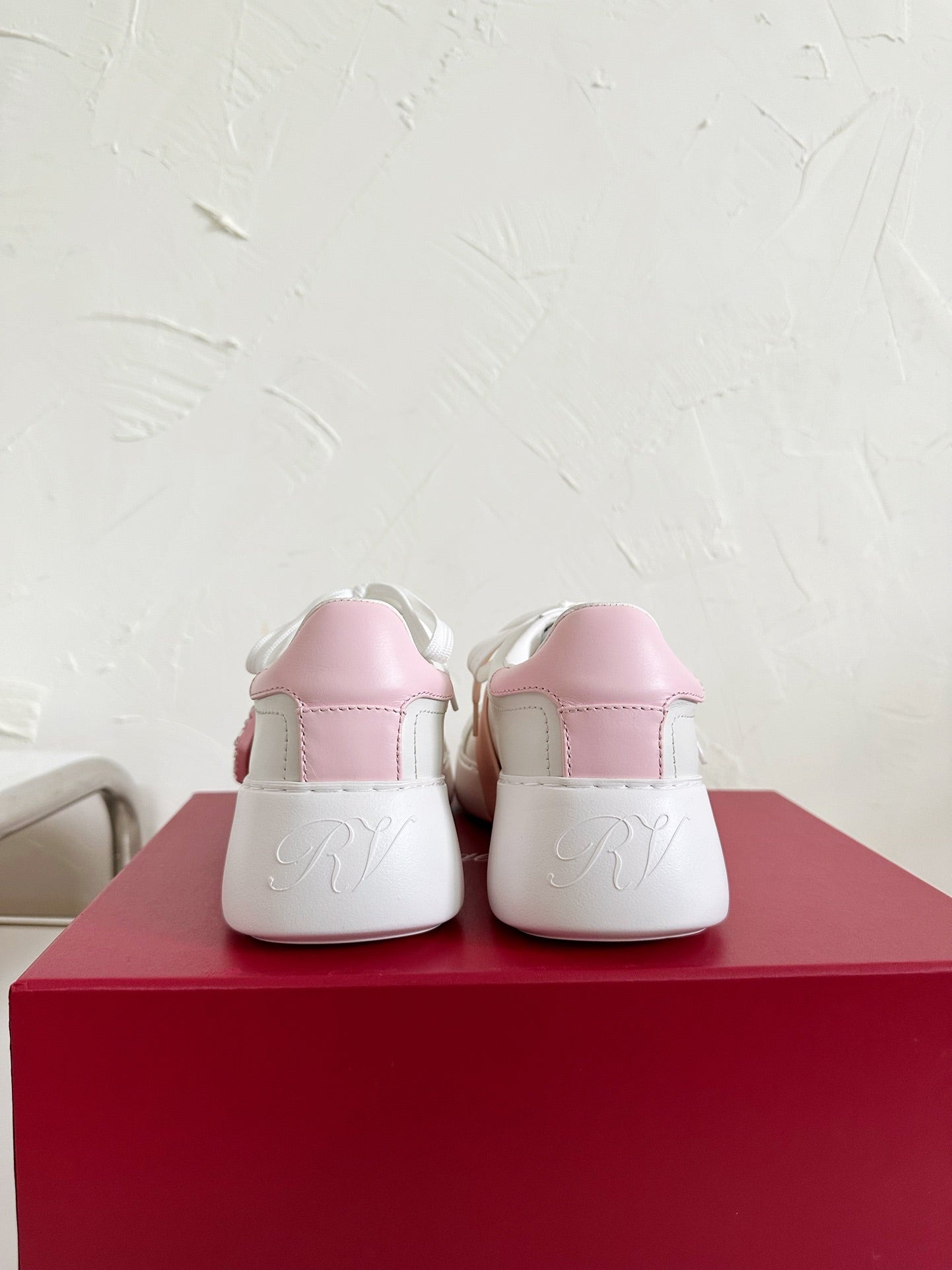 R-Sneakers