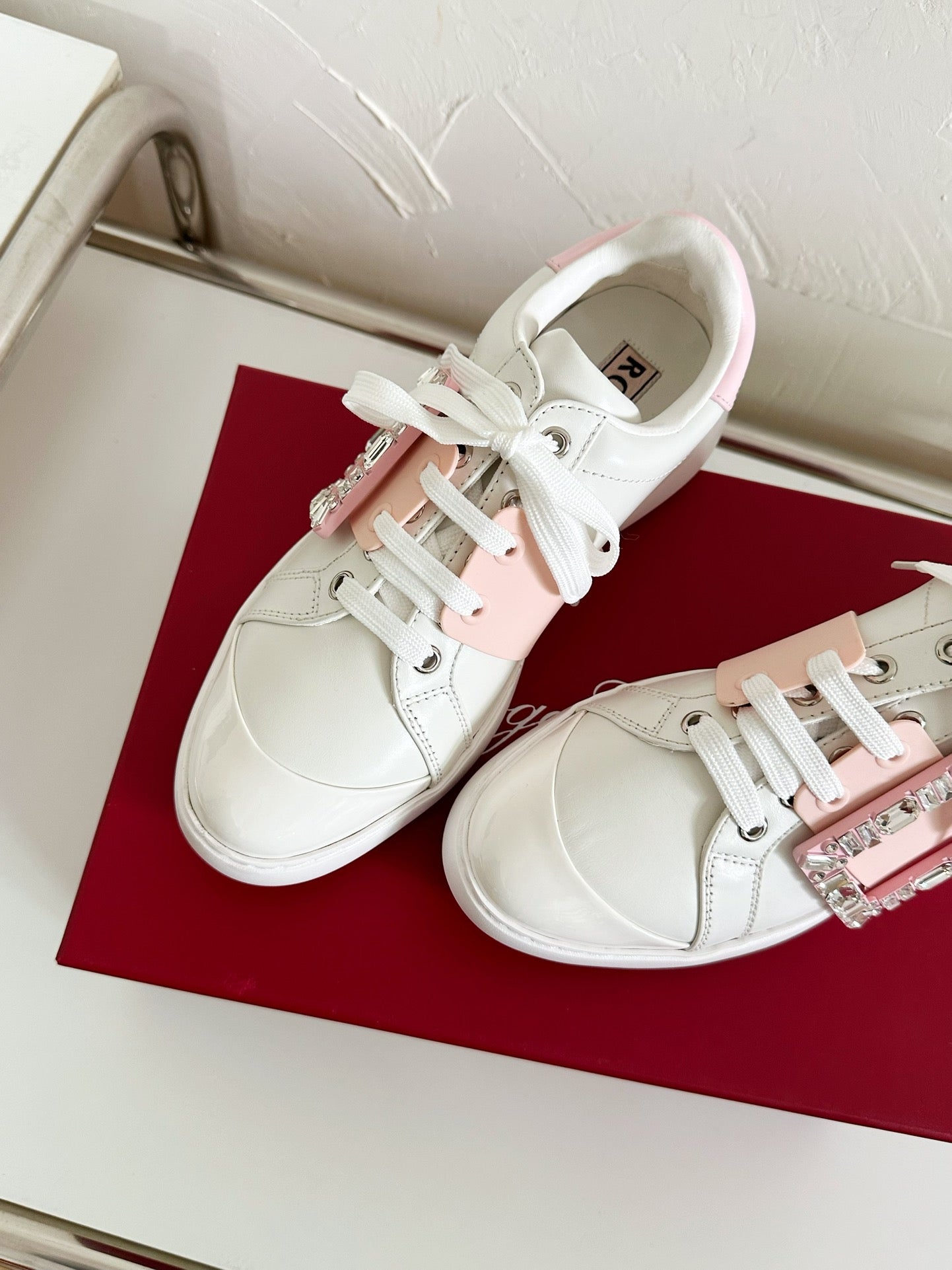 R-Sneakers