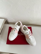 R-Sneakers