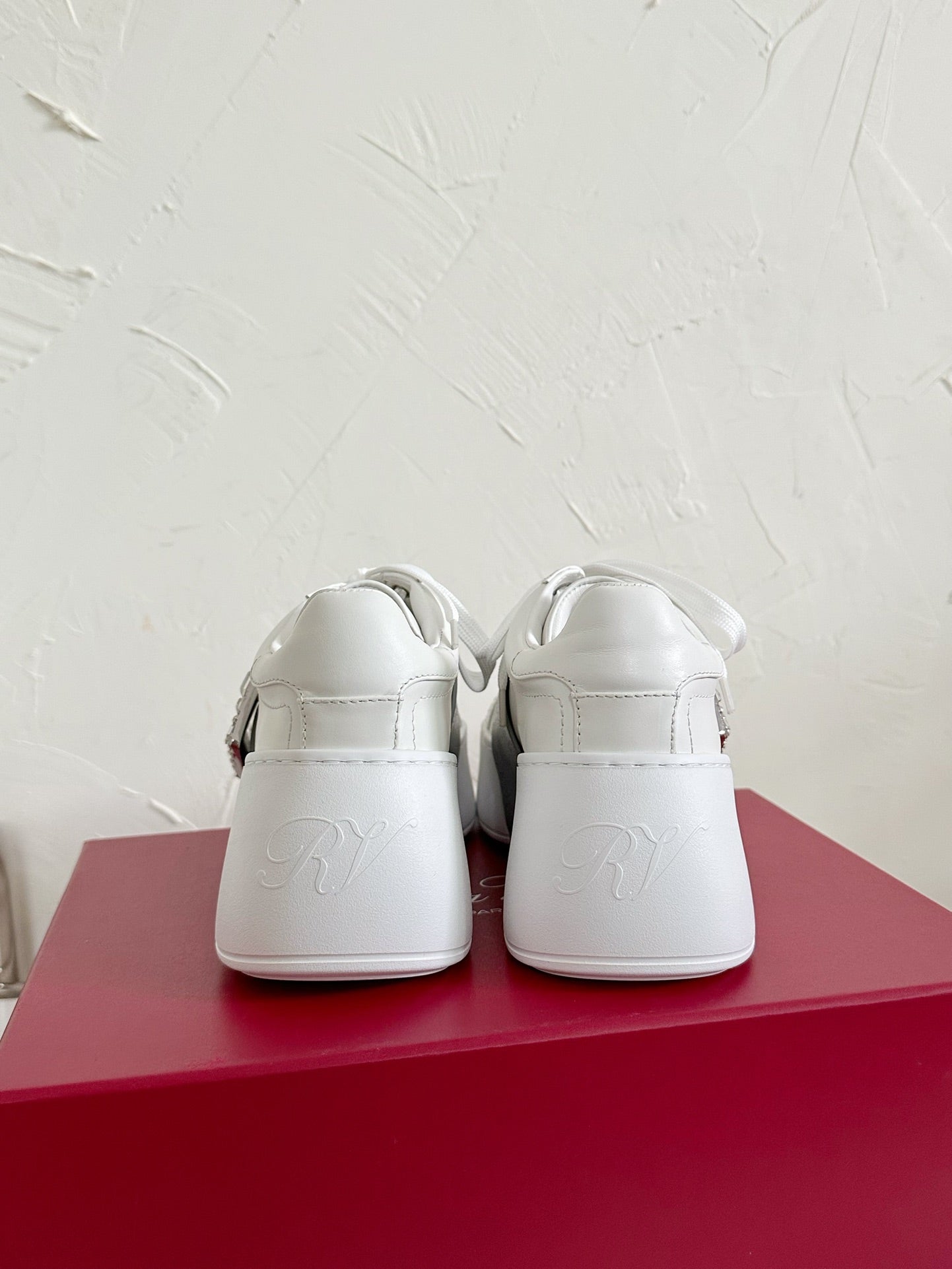 R-Sneakers