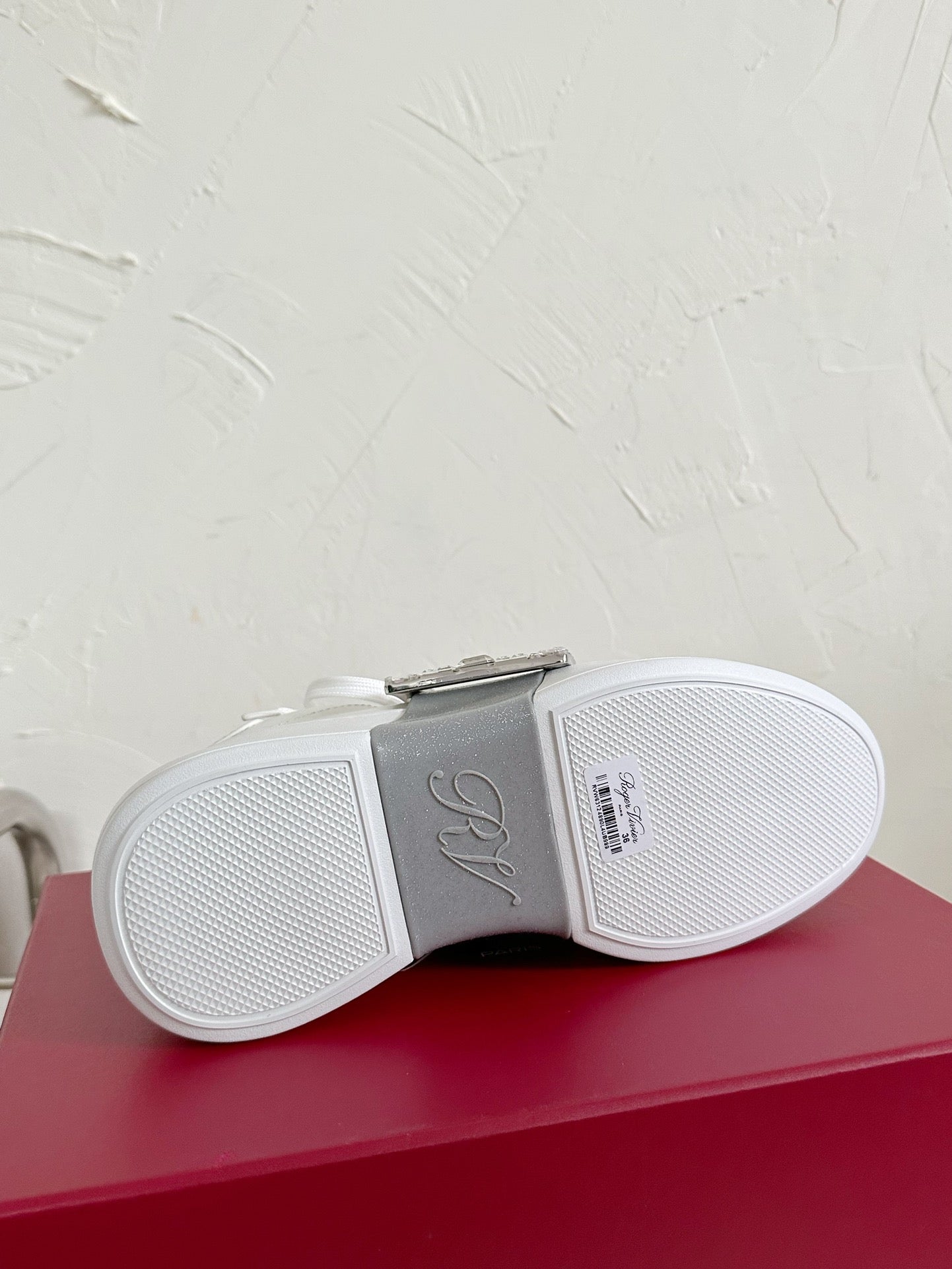 R-Sneakers