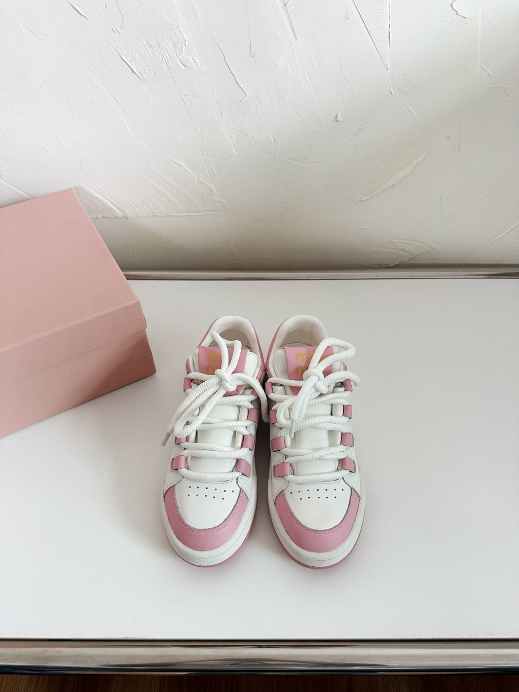 M-Sneakers