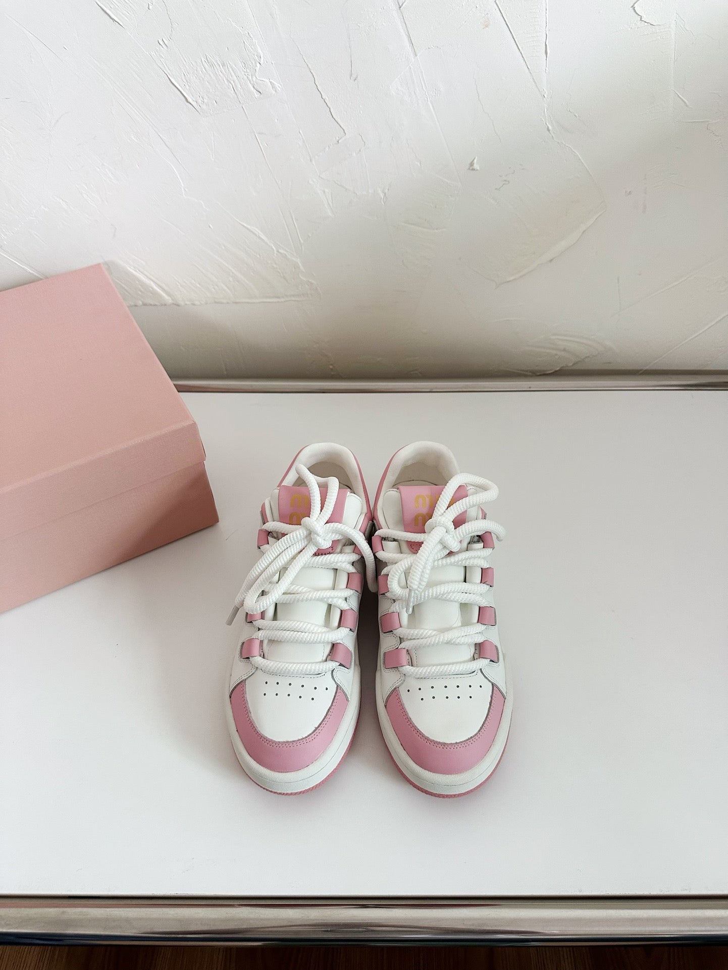 M-Sneakers