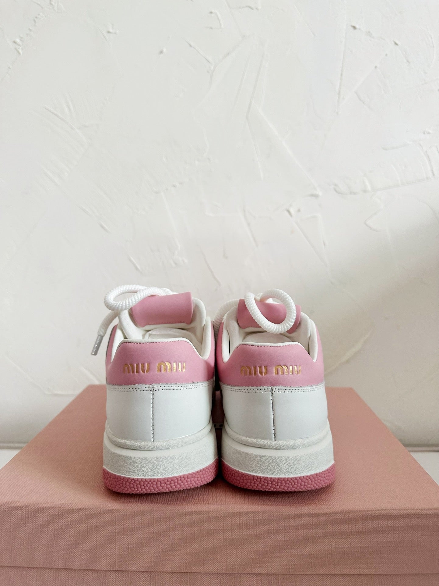 M-Sneakers