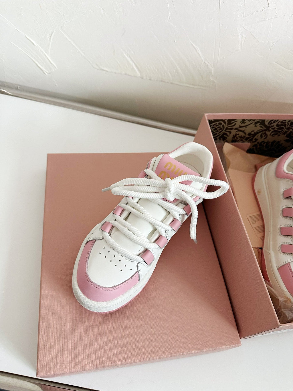 M-Sneakers