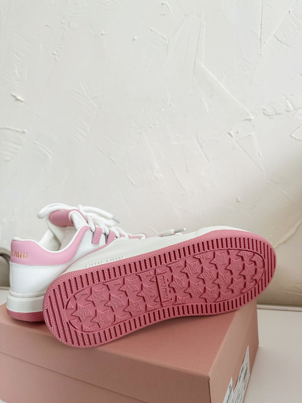 M-Sneakers