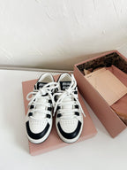 M-Sneakers