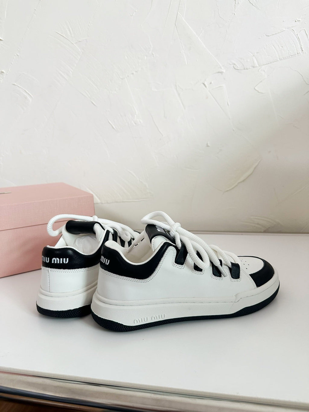 M-Sneakers