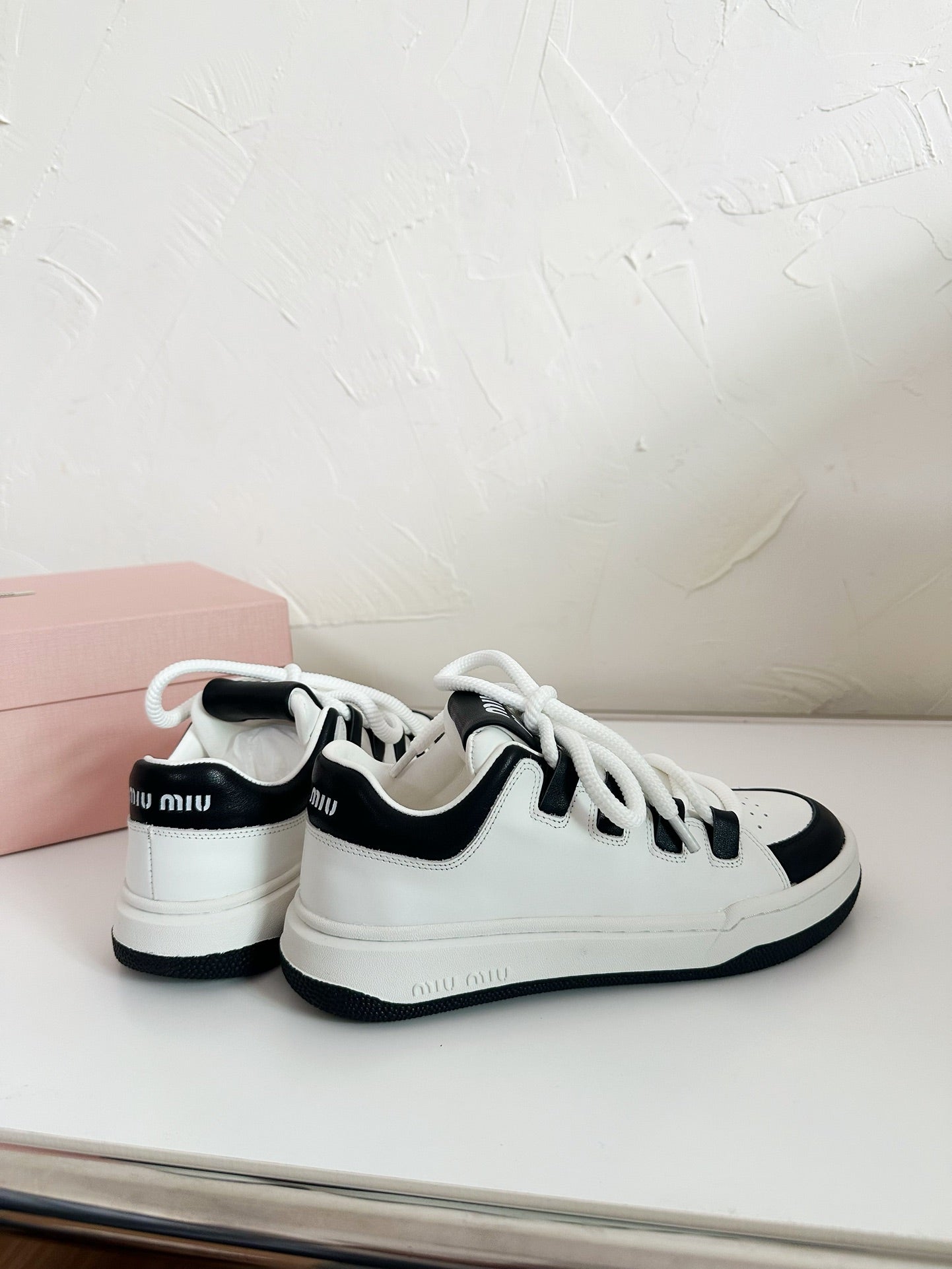 M-Sneakers