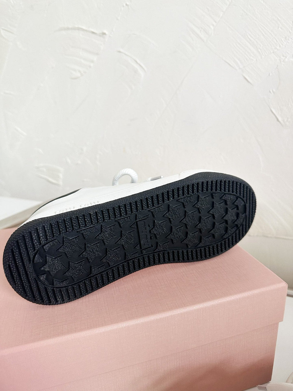 M-Sneakers