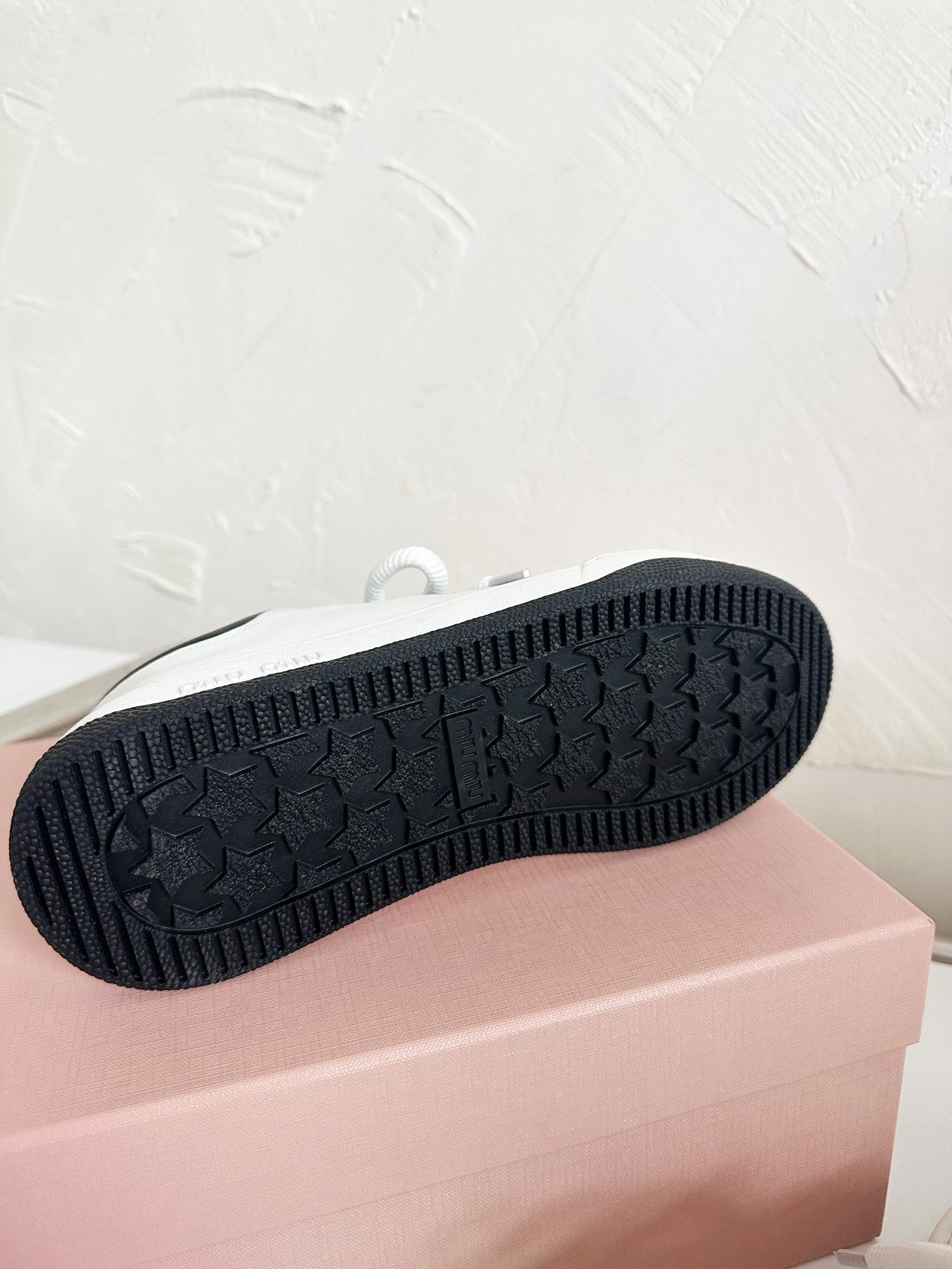 M-Sneakers