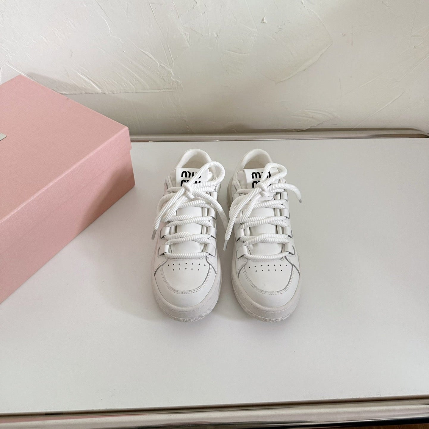 M-Sneakers