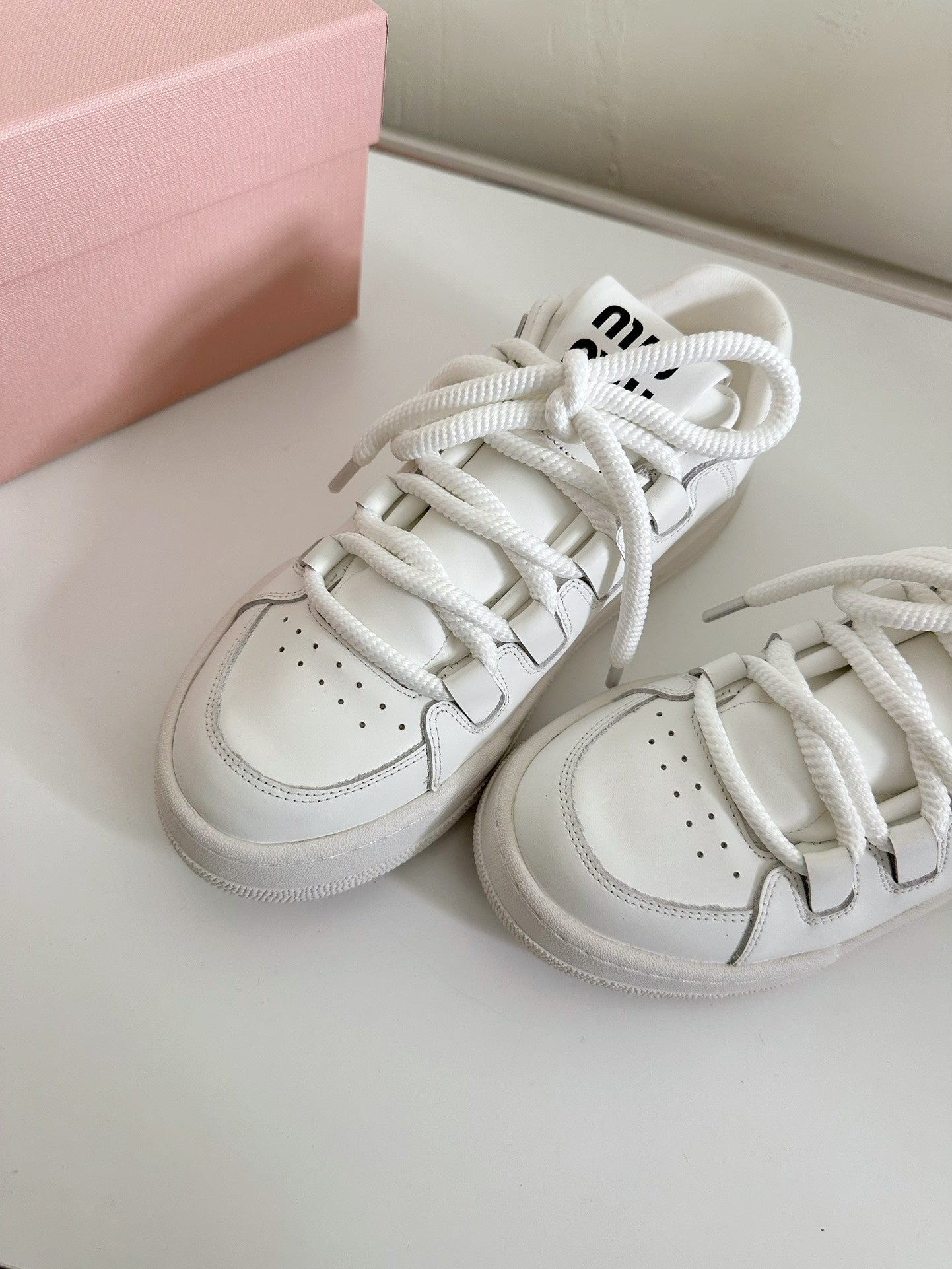 M-Sneakers