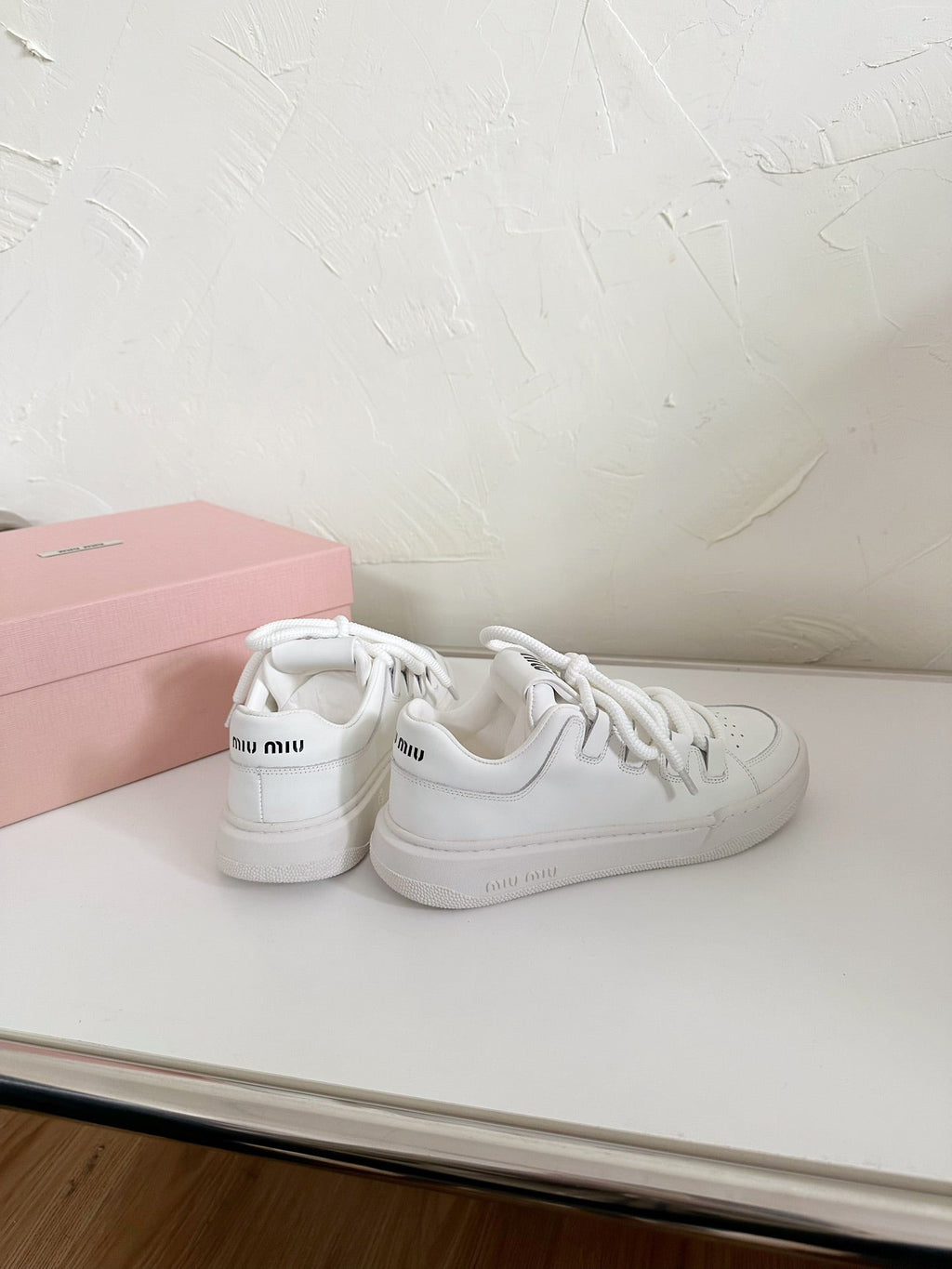 M-Sneakers