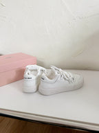 M-Sneakers