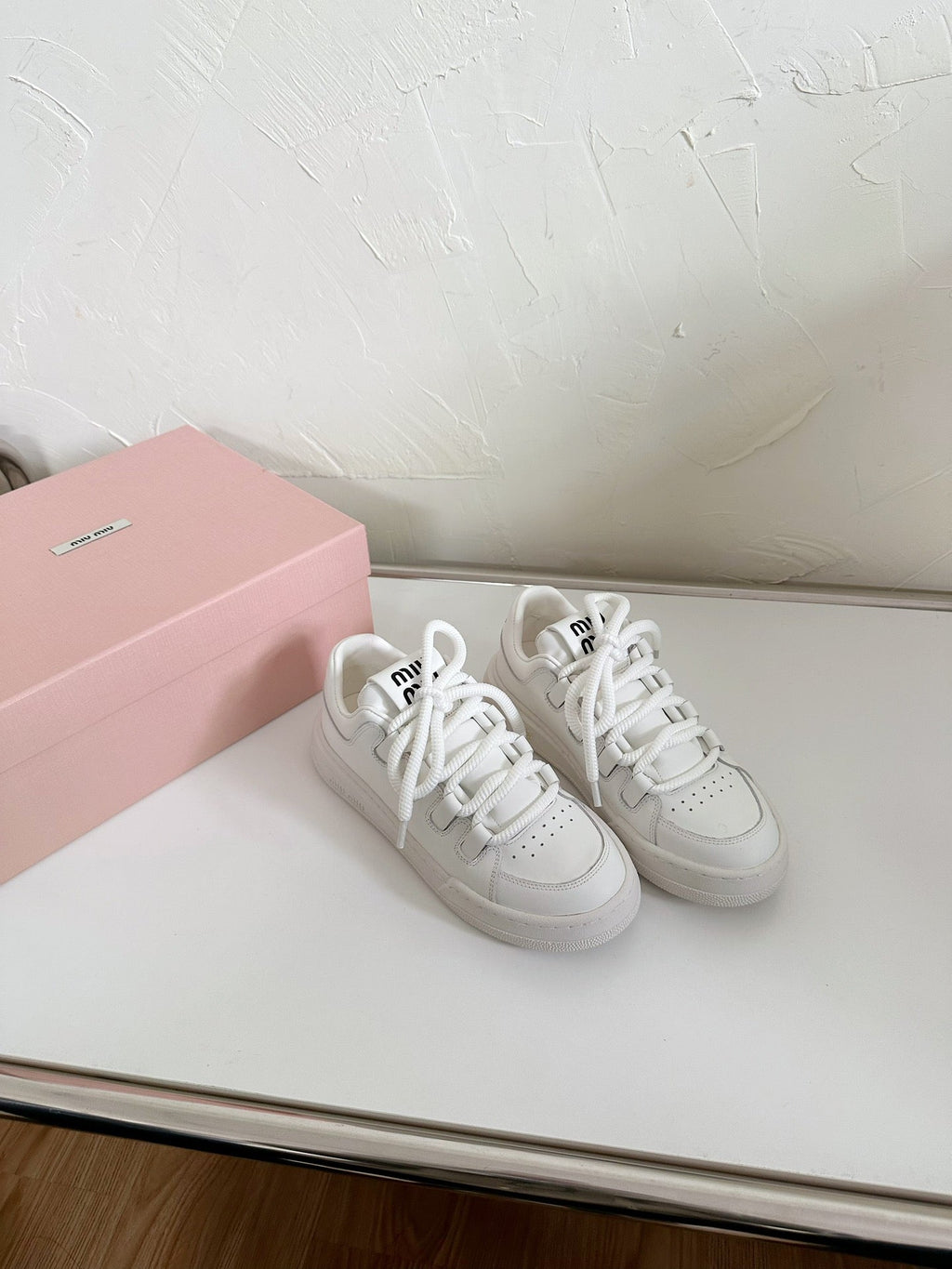M-Sneakers