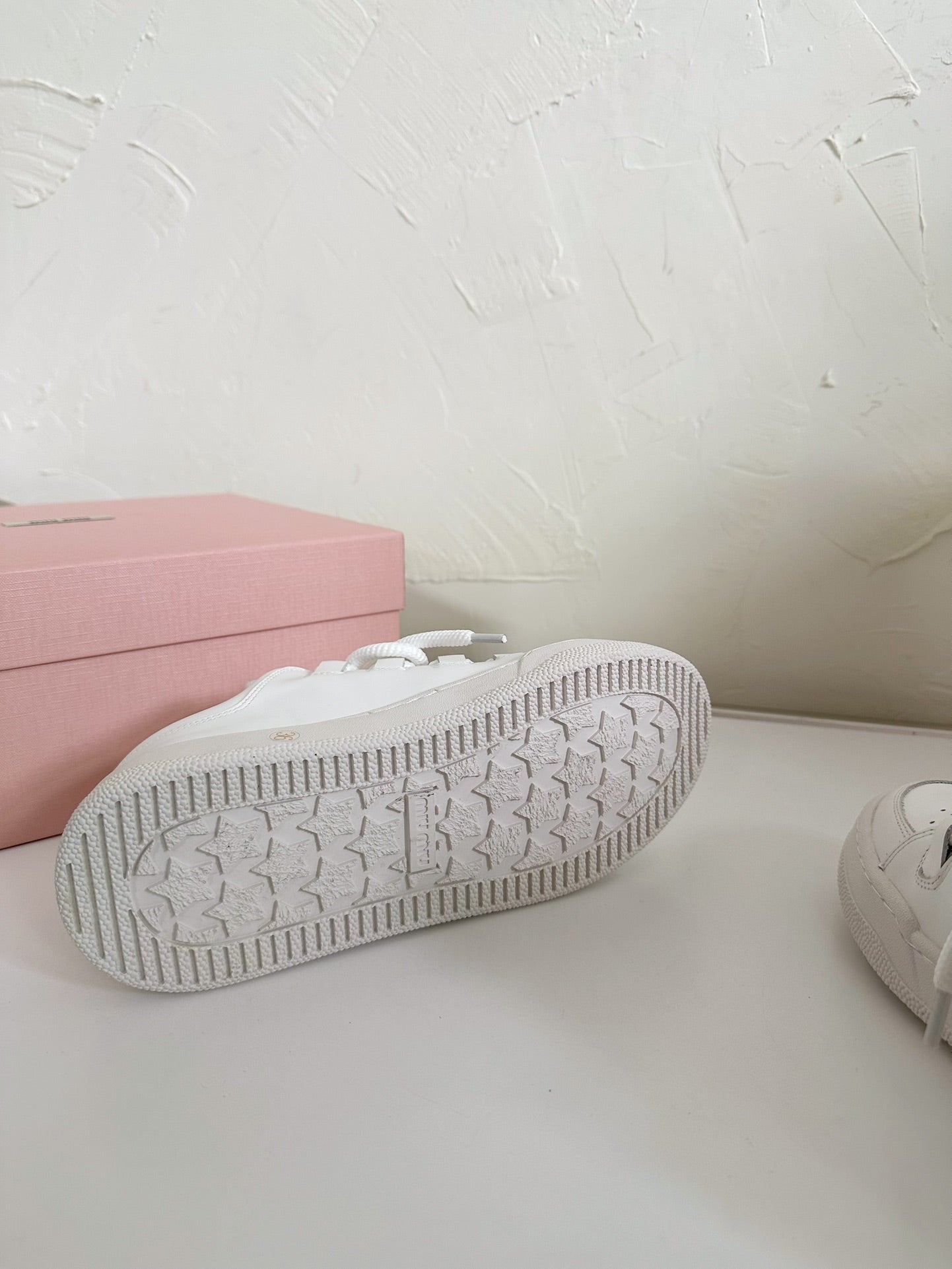 M-Sneakers