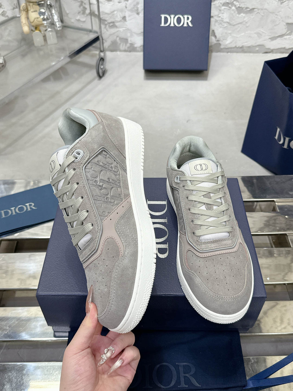 D-Sneakers