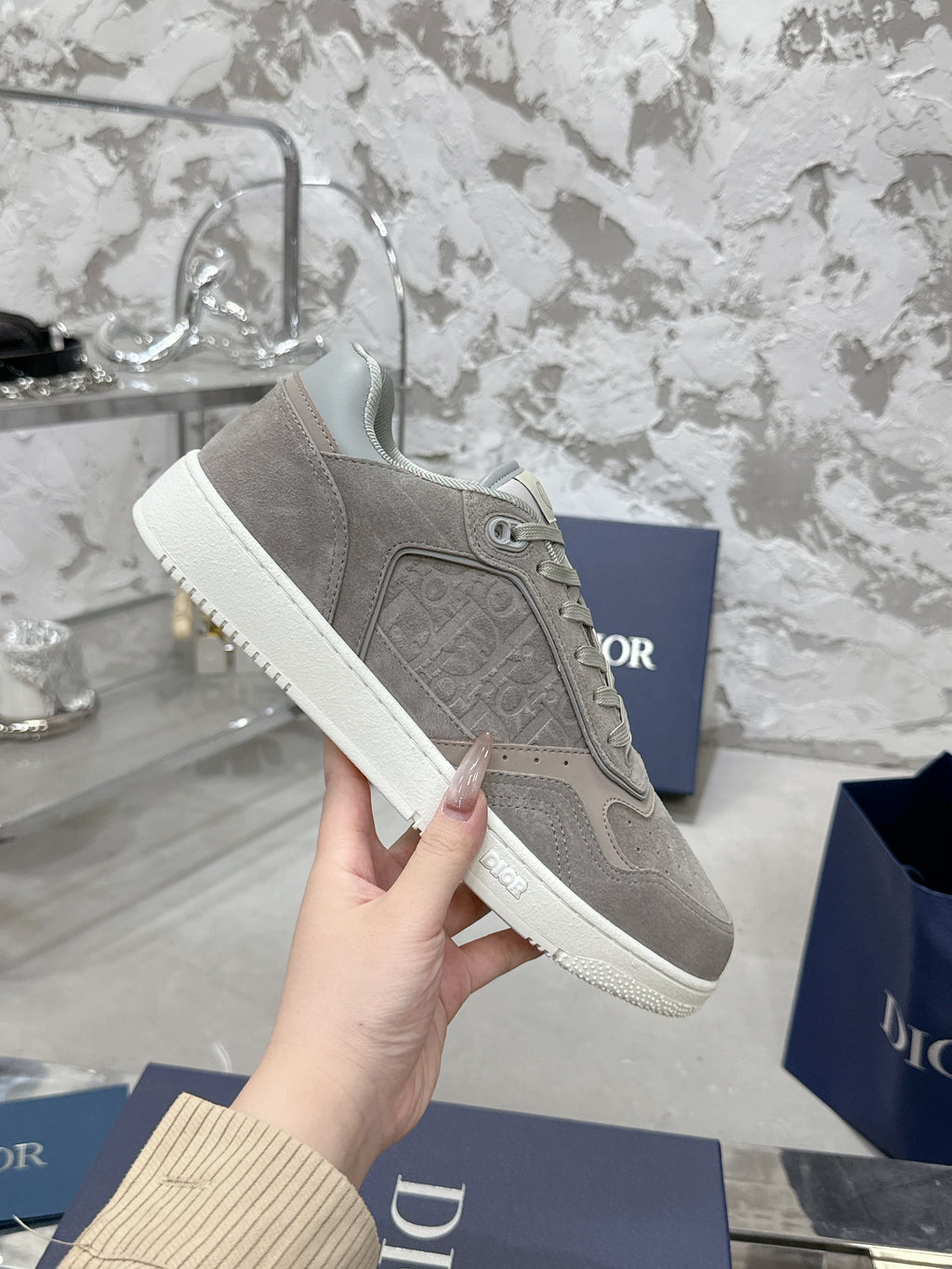 D-Sneakers