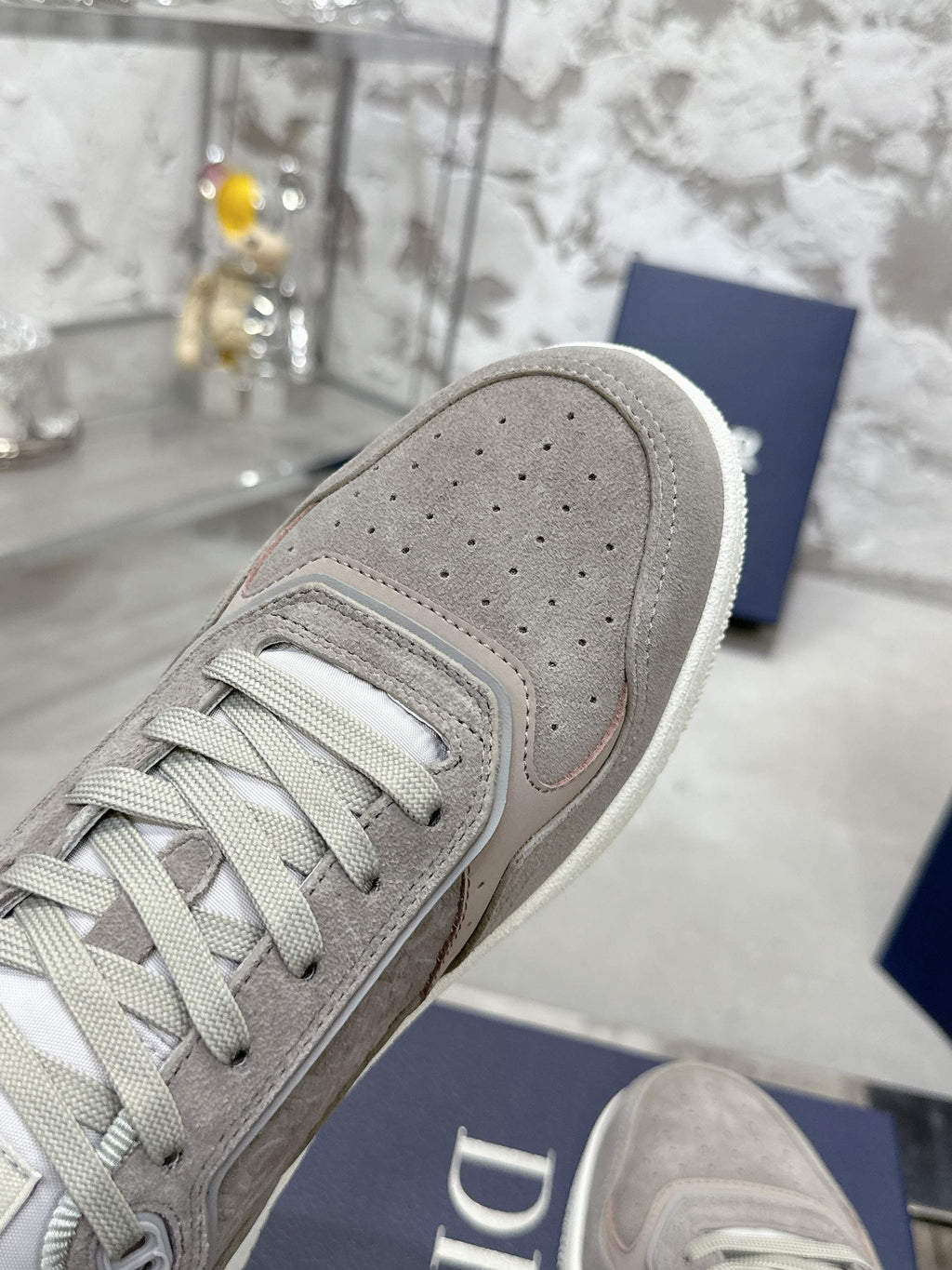 D-Sneakers