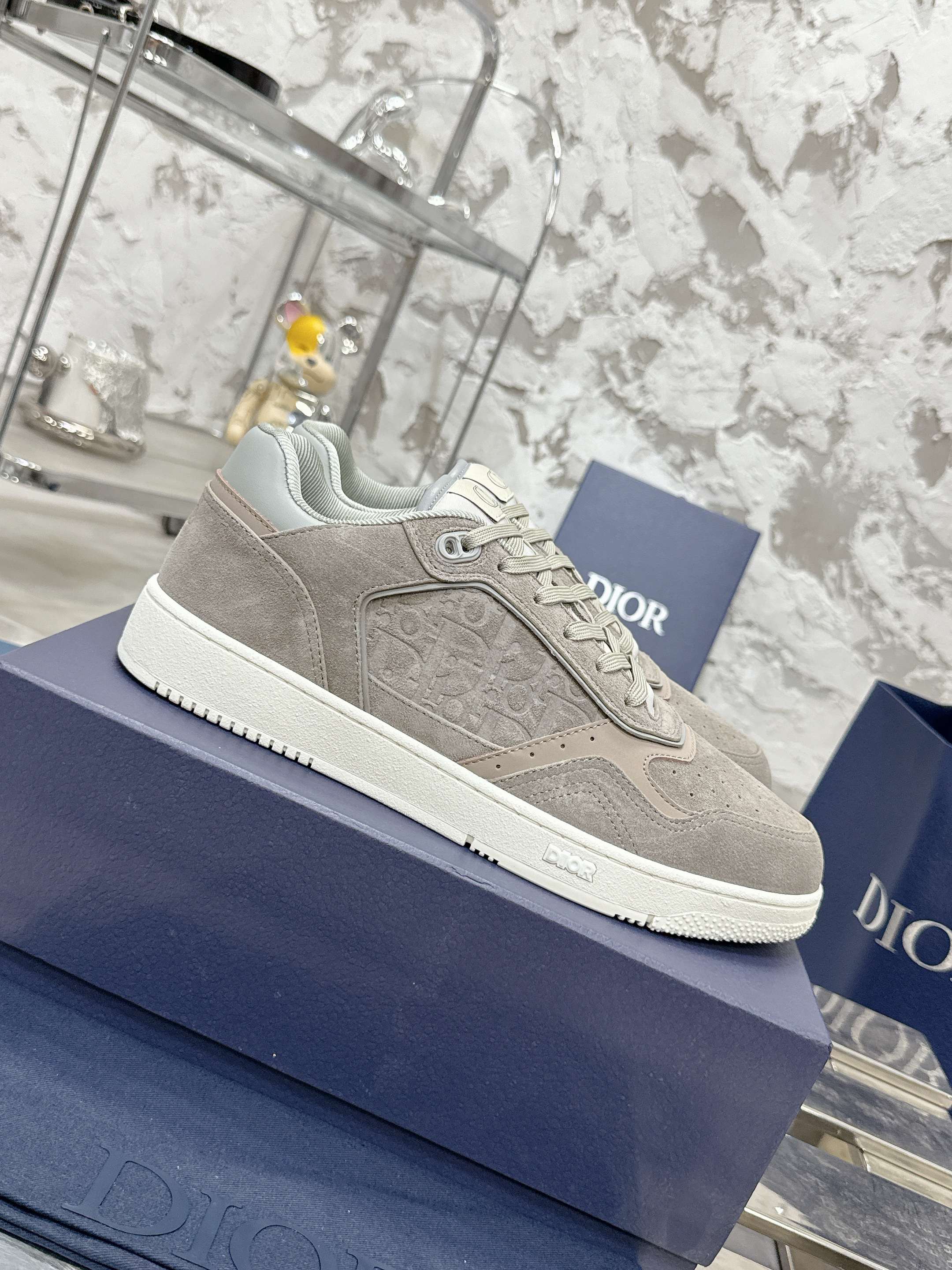 D-Sneakers