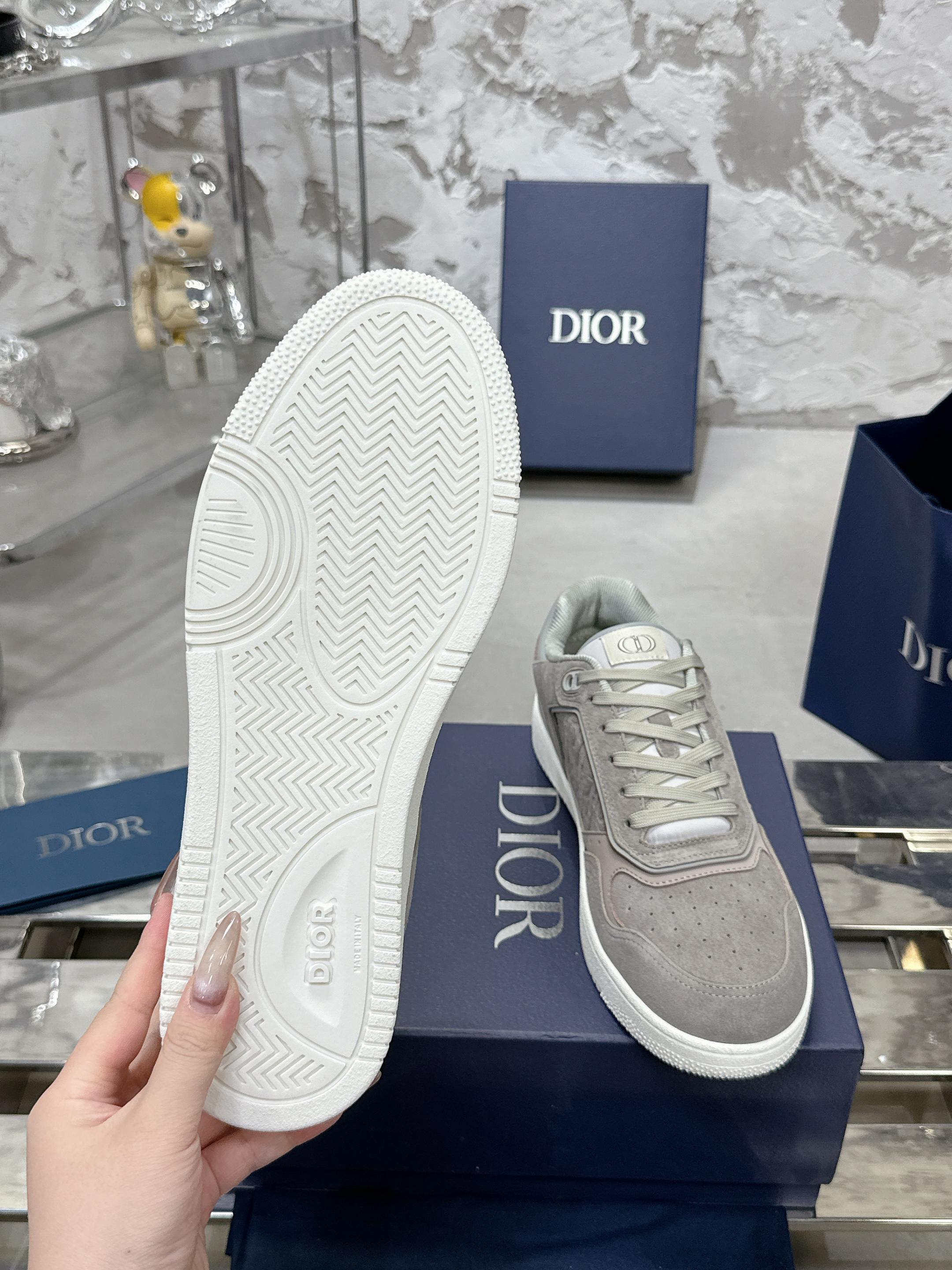 D-Sneakers