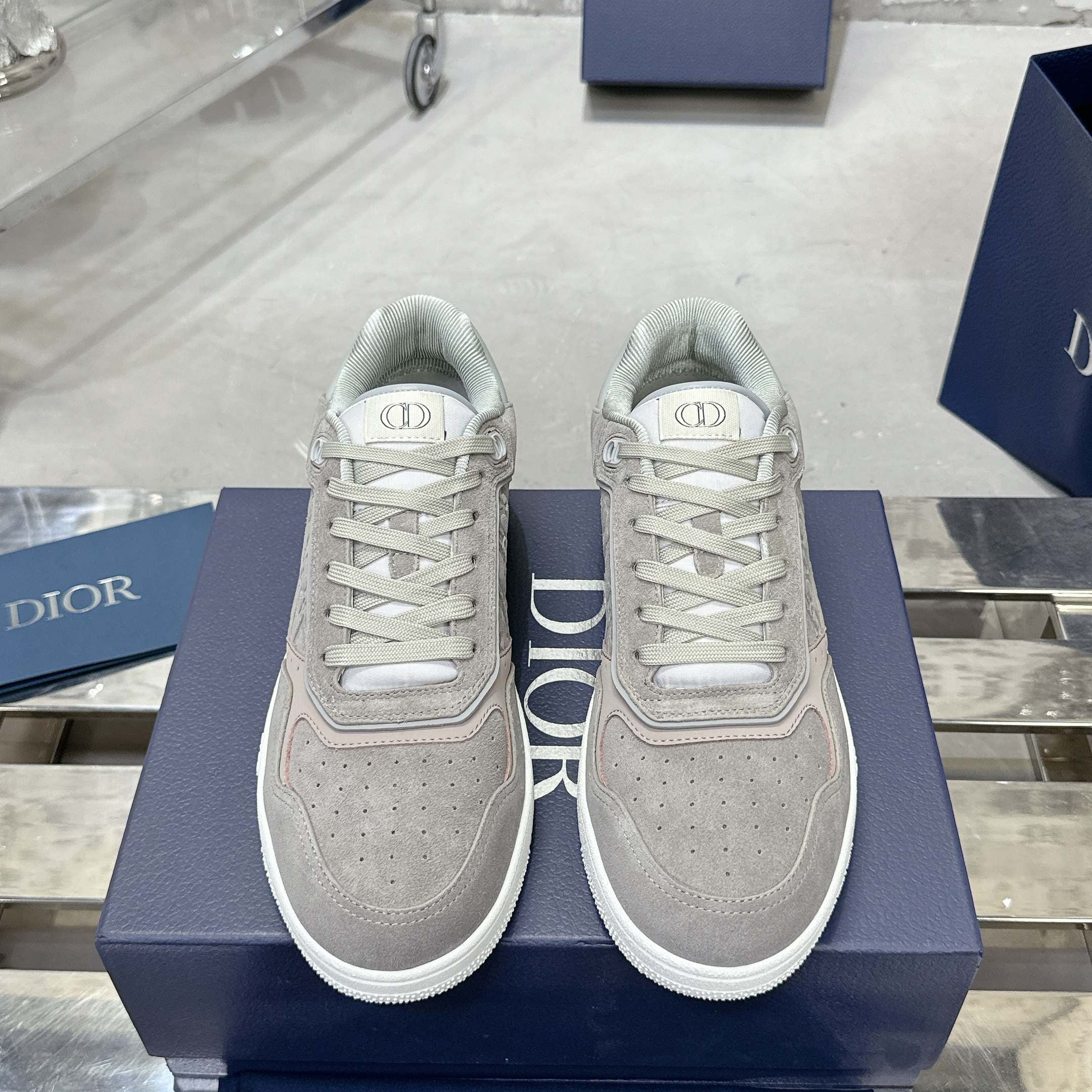 D-Sneakers