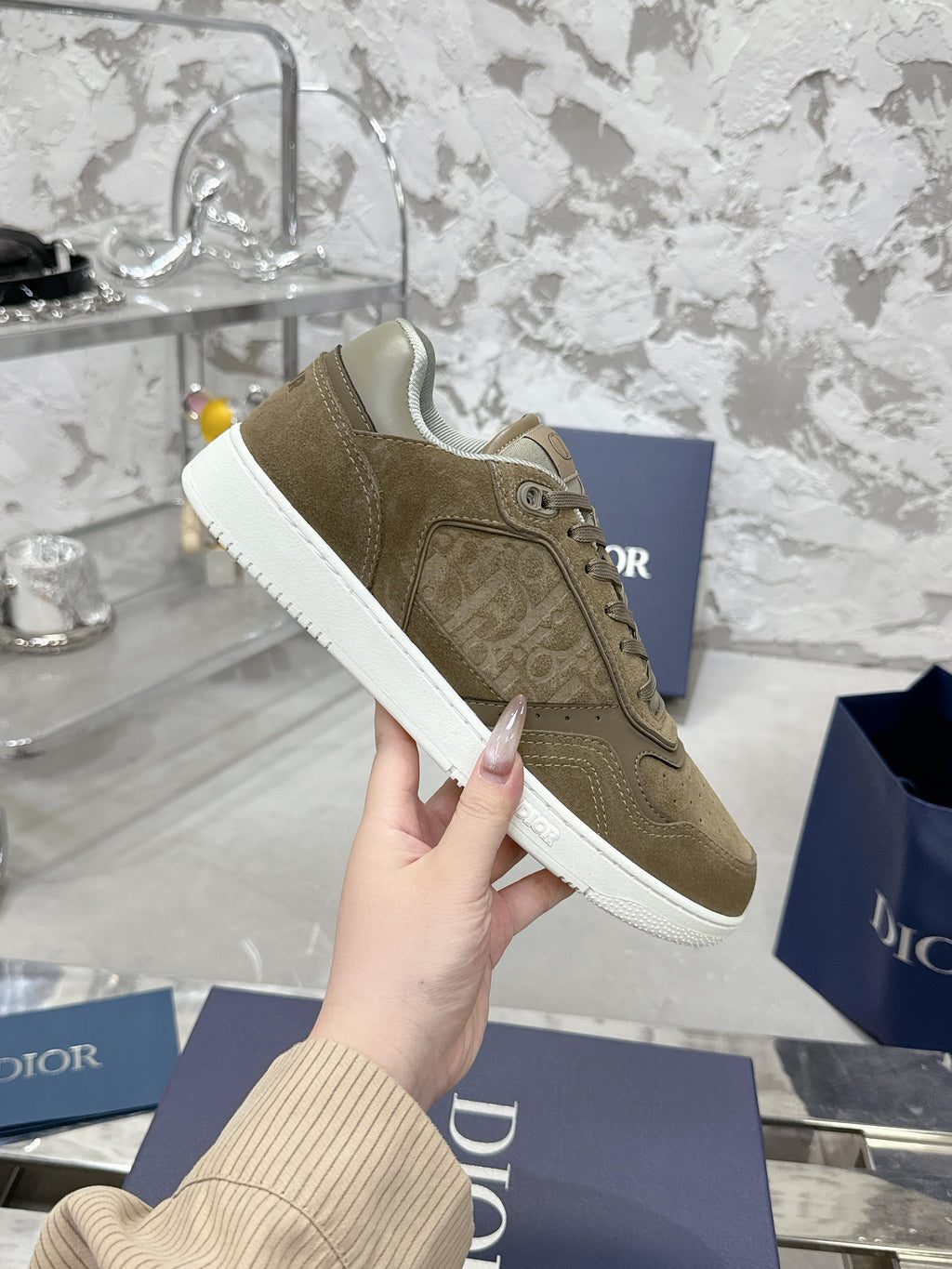 D-Sneakers