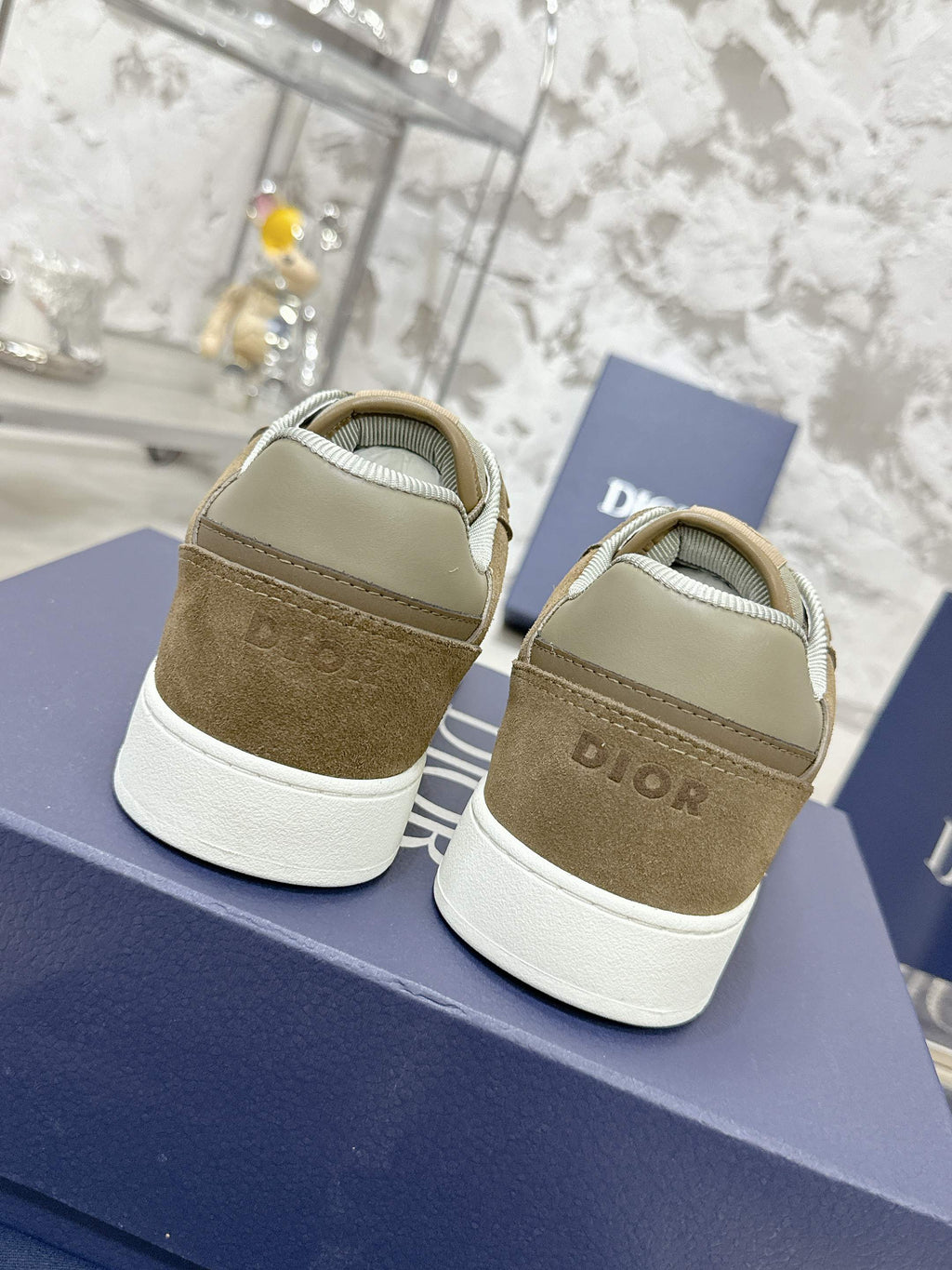 D-Sneakers