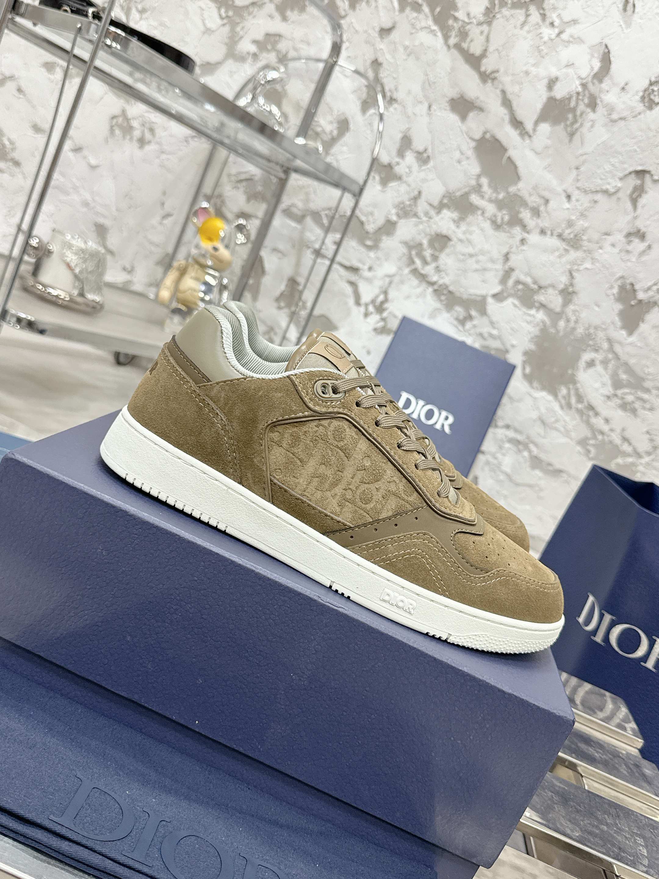 D-Sneakers