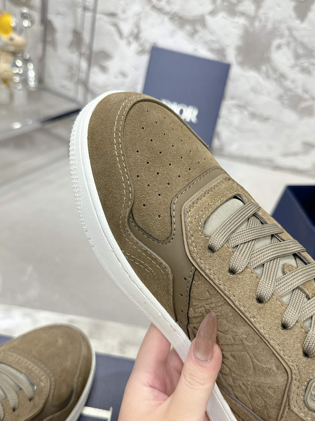 D-Sneakers