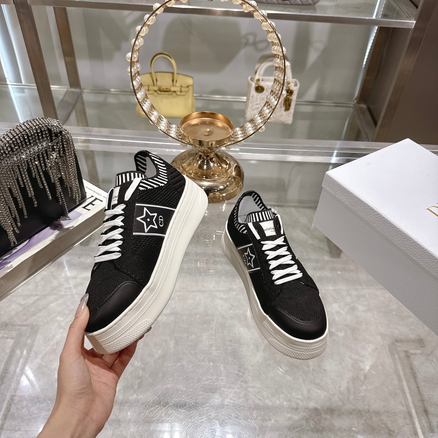 D-Sneakers