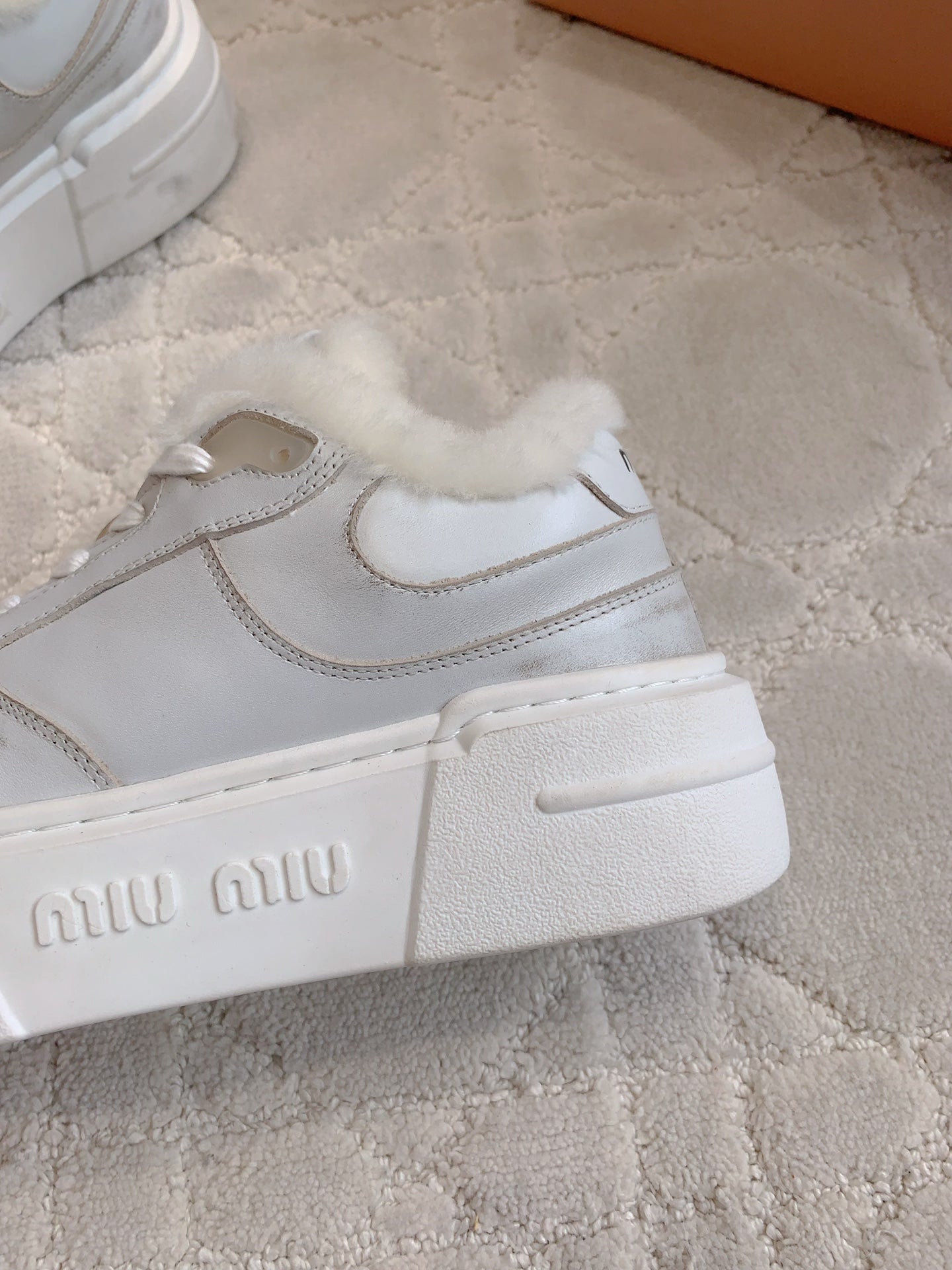 M-Sneakers