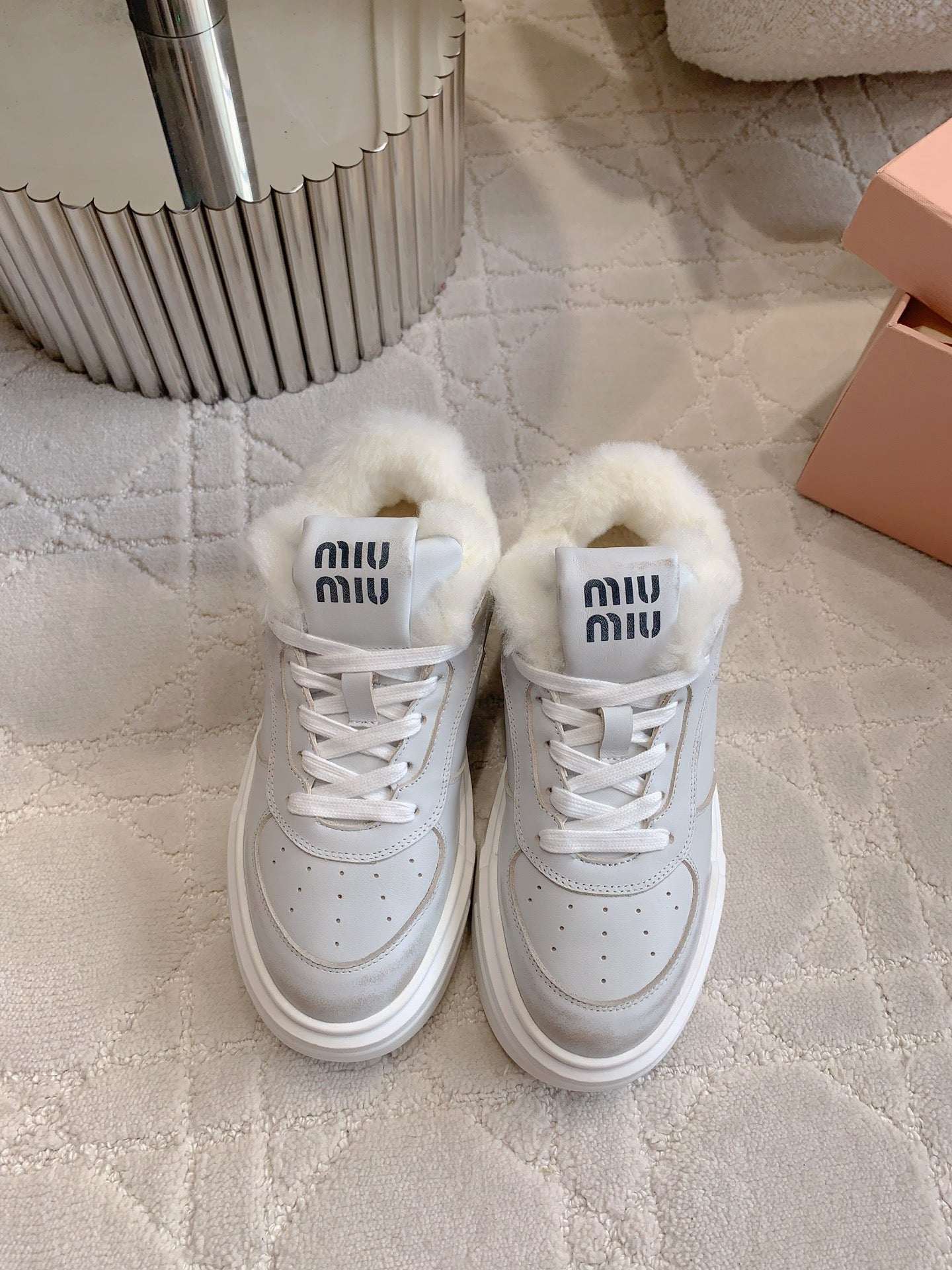 M-Sneakers