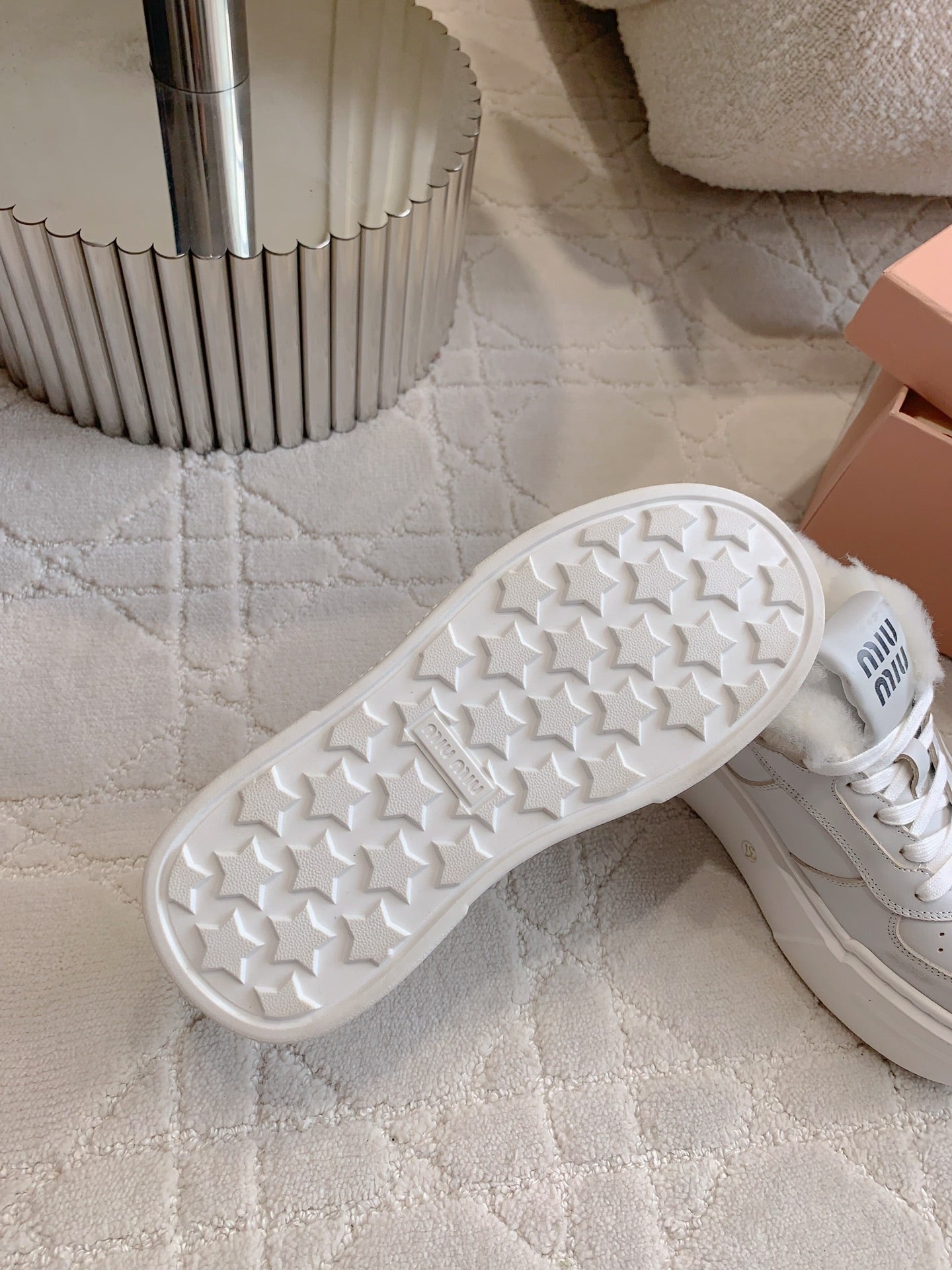 M-Sneakers