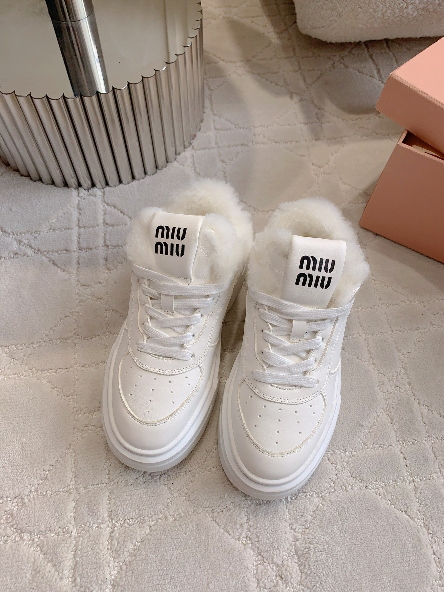 M-Sneakers