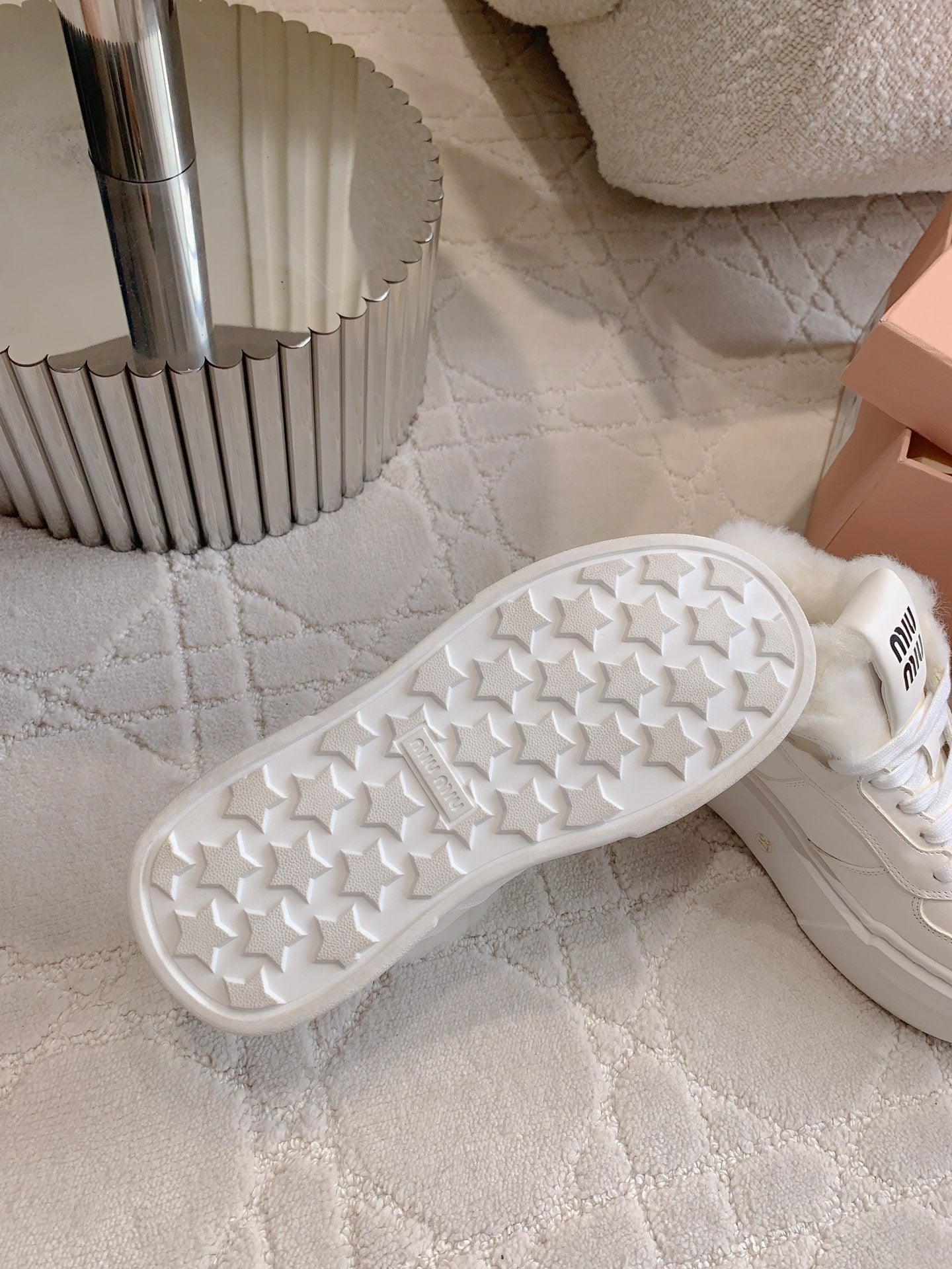 M-Sneakers