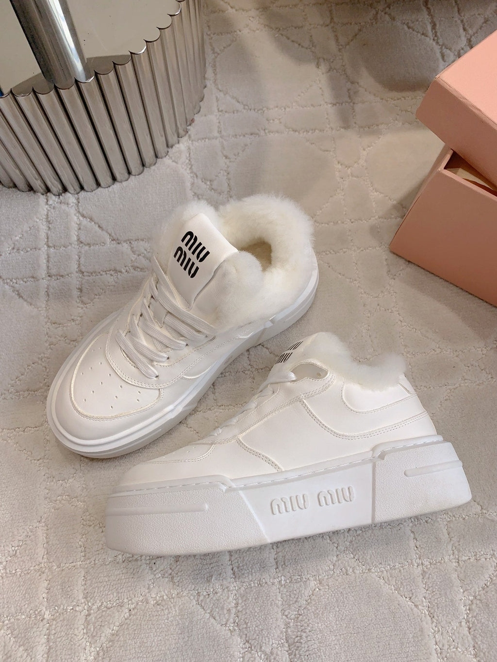 M-Sneakers