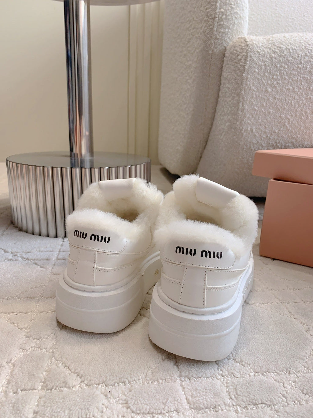 M-Sneakers
