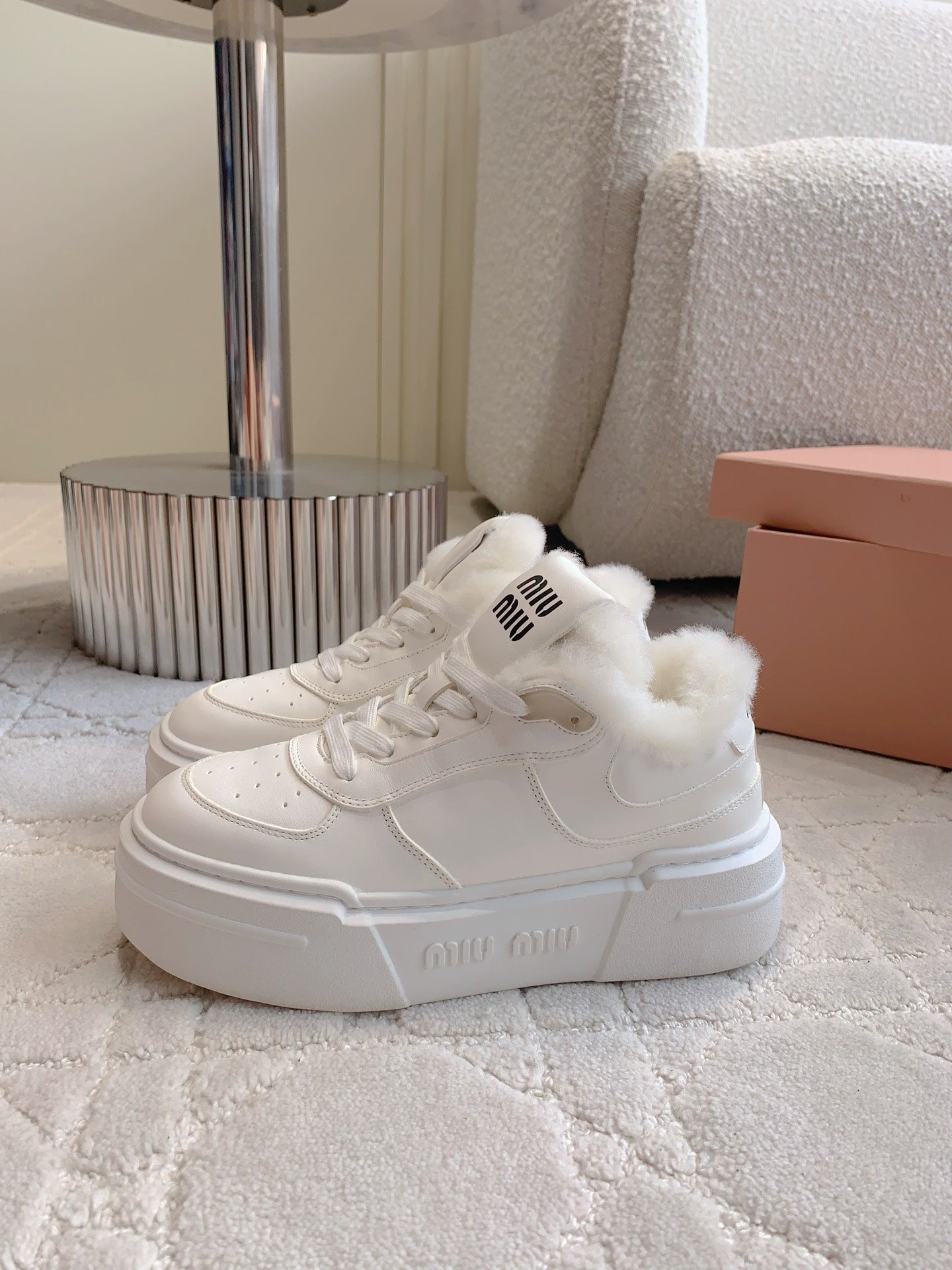 M-Sneakers
