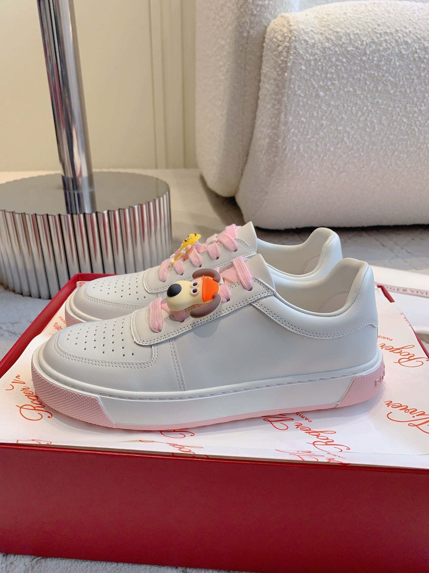 R-Sneakers