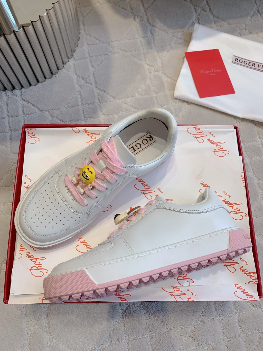R-Sneakers