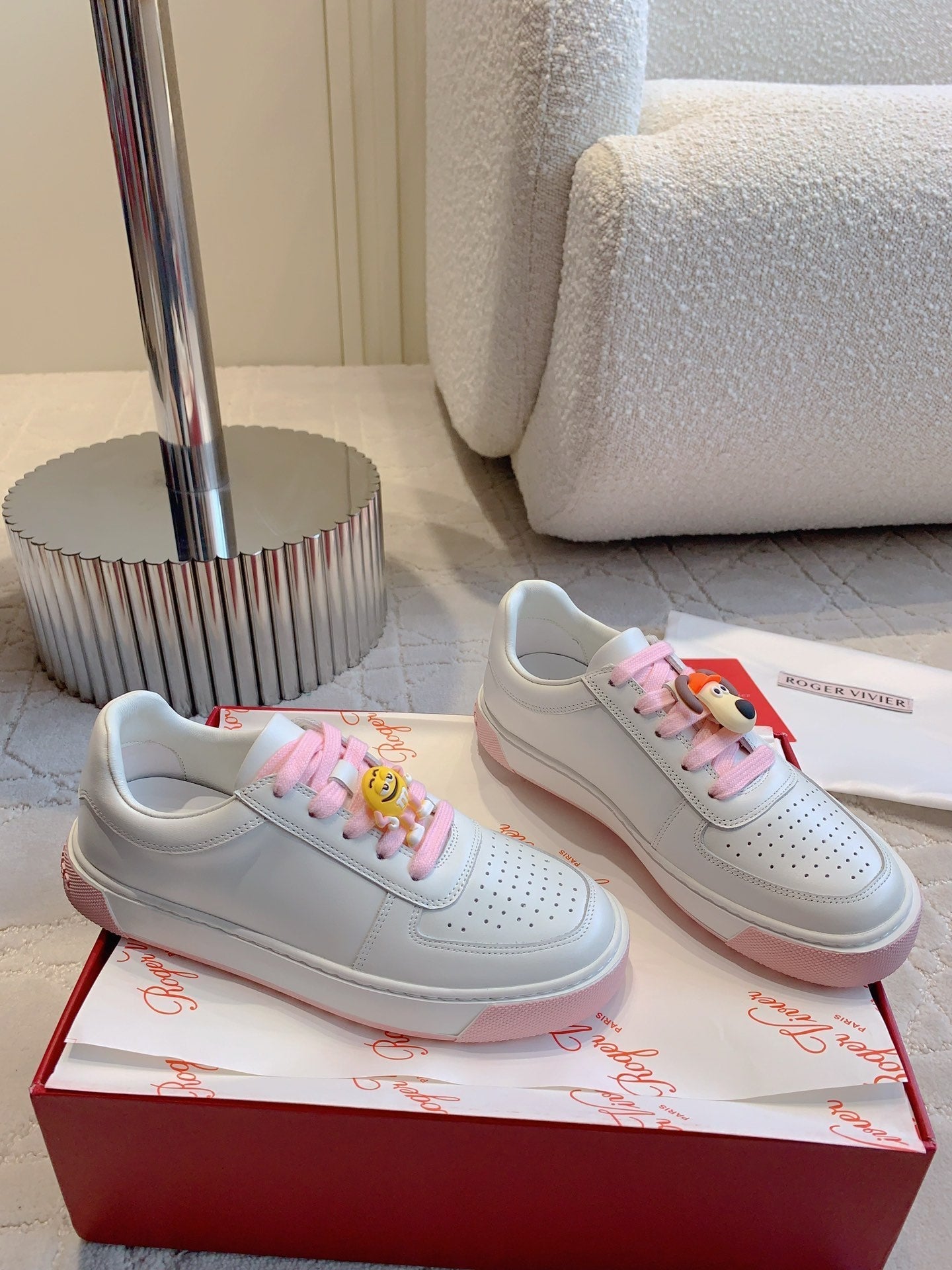 R-Sneakers
