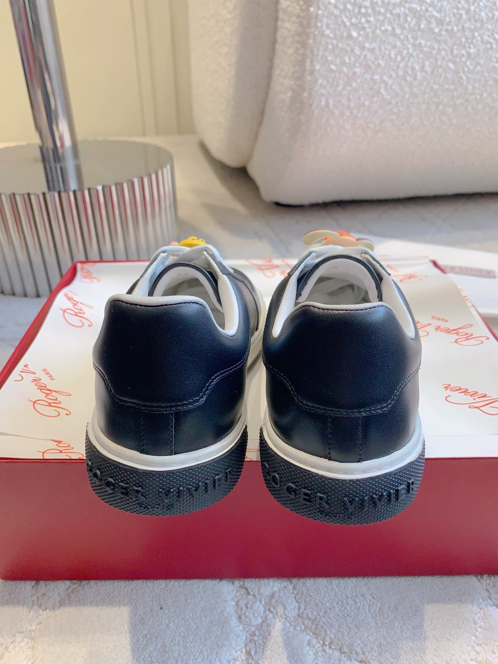 R-Sneakers