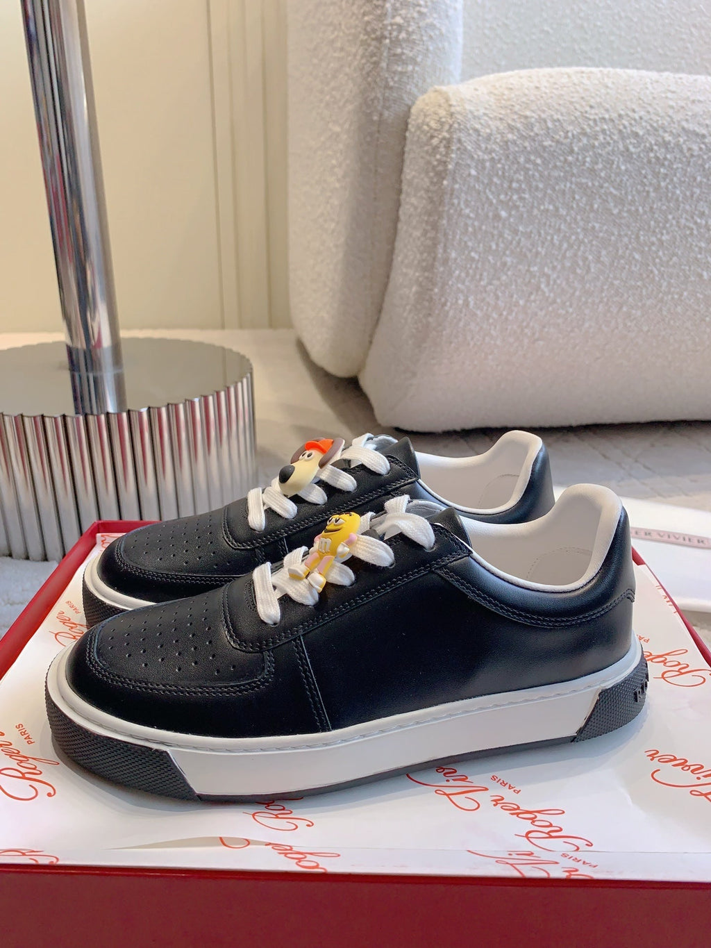 R-Sneakers