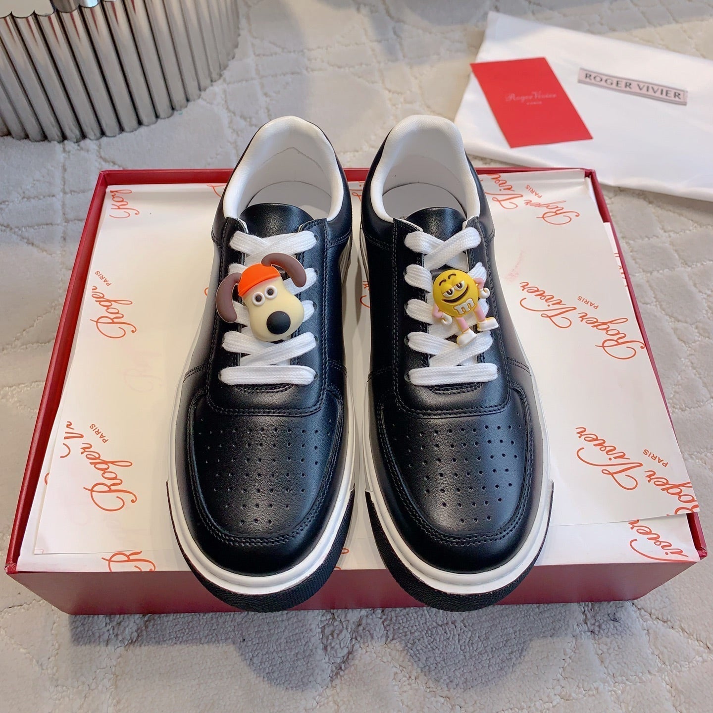 R-Sneakers