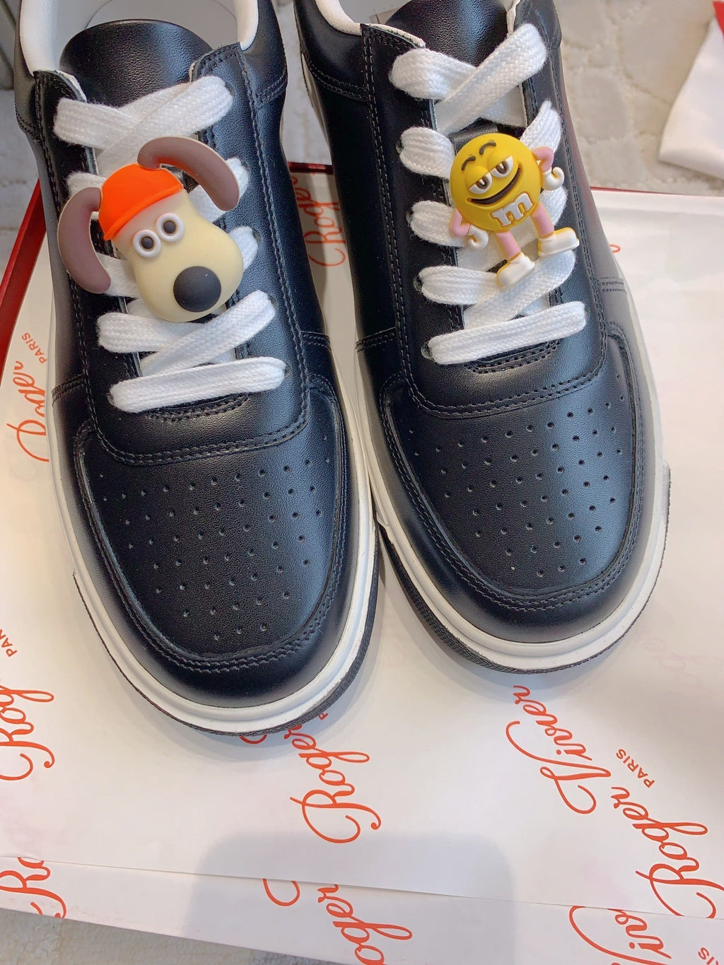 R-Sneakers