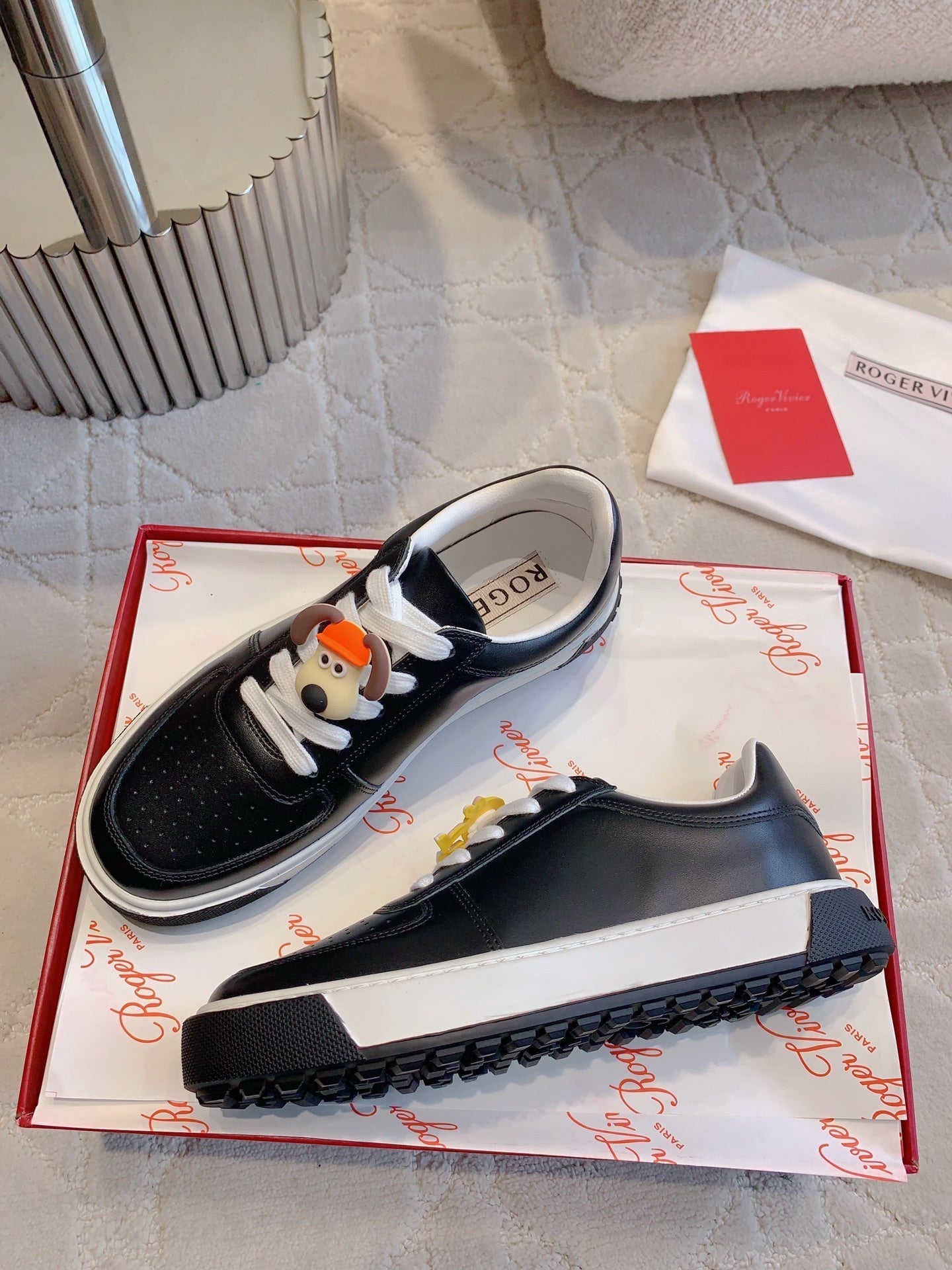 R-Sneakers